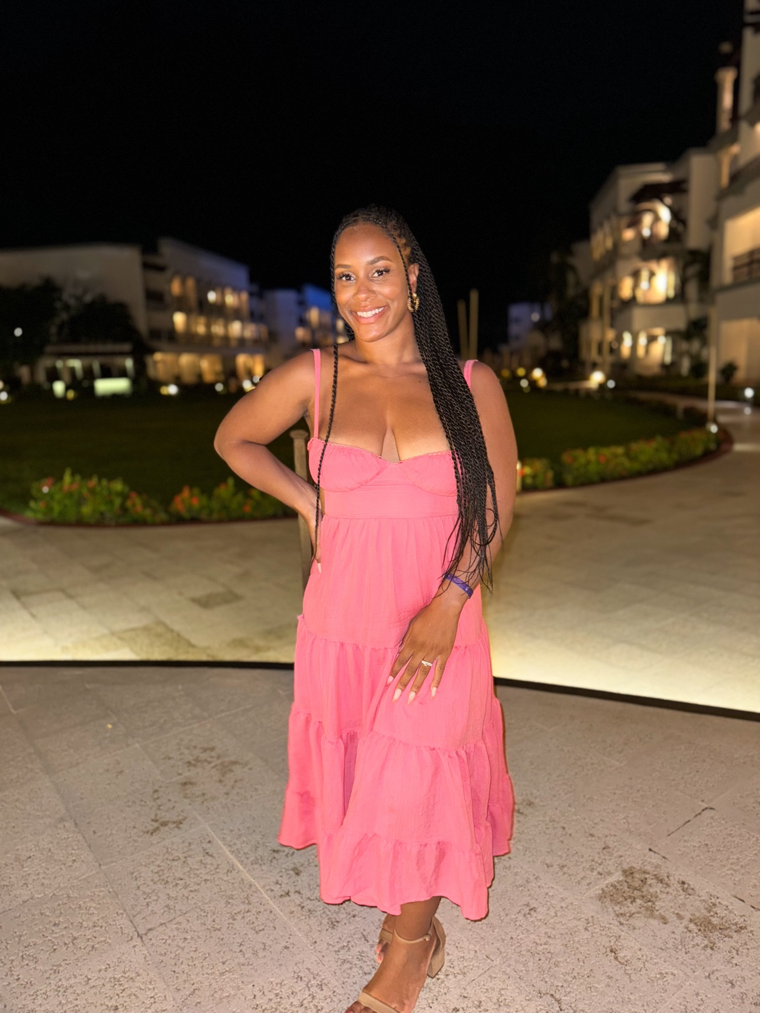 The perfect fun dress for a night out in the islands 🌴.