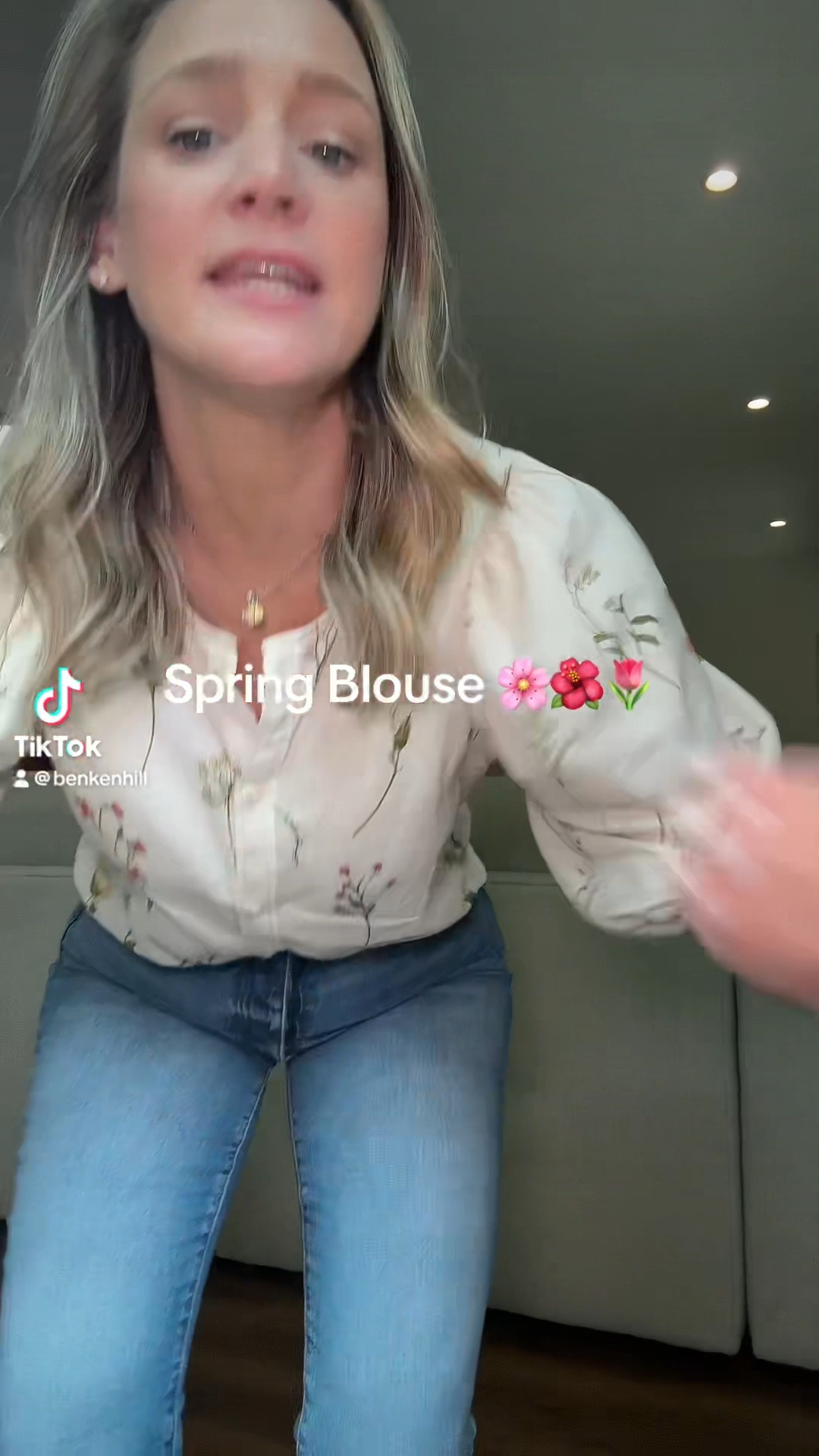 Linen floral top // spring style // spring outfit 

#LTKfindsunder50 #LTKover40