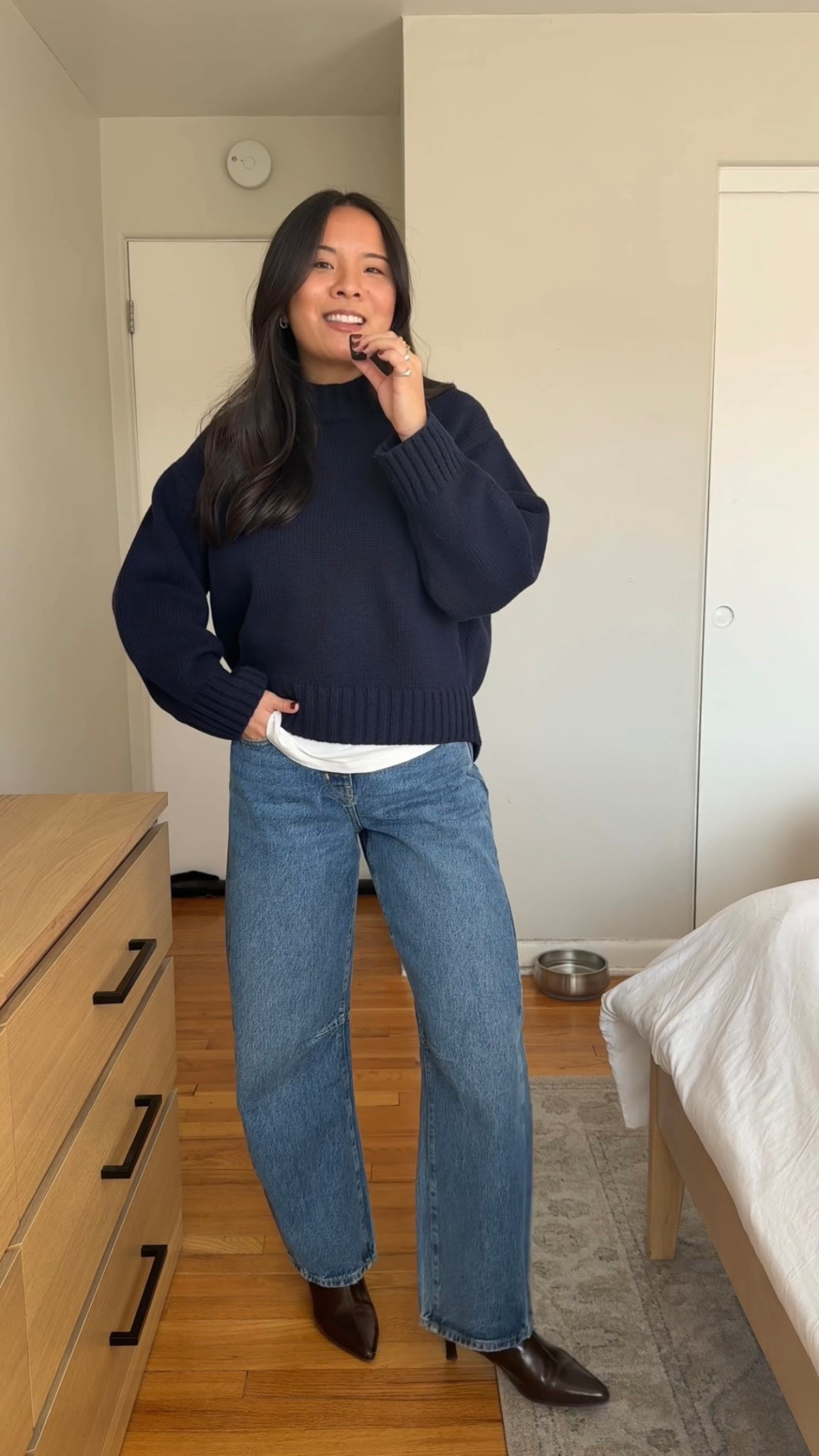 Sweater: size small
Jeans: size 25