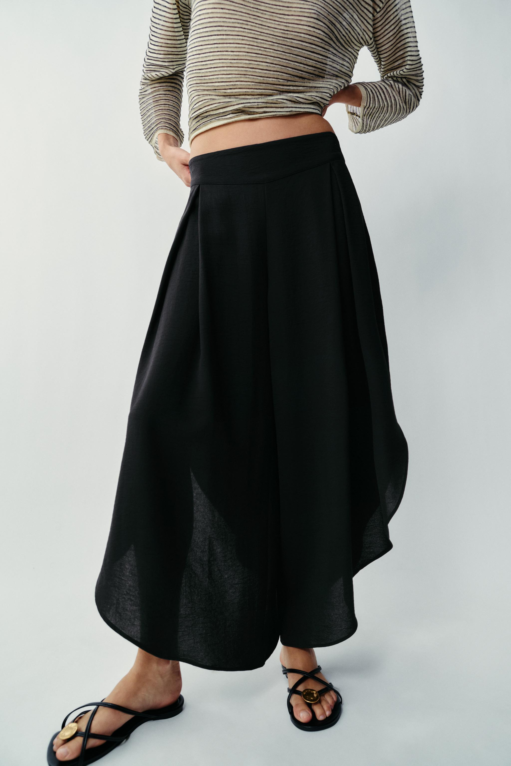 Pantalon taille haute avec pinces sur le devant et taille \u00e9lastique au dos. Jambe large et c... | Zara US