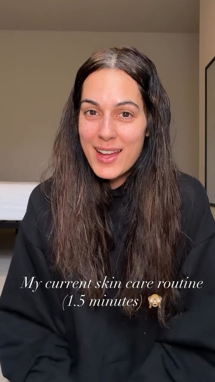 My 1.5 minute skin care routine! 🤣✨
Not professing to know what everyone should be doing, but here’s where I’m currently at with what I have time for in the mornings ☀️🧴 with two toddlers 👶👶. Would love to know what other people do, or how/if you’re able to fit anything into your schedule? ⏰💭
Links to these products in bio 🔗🤍