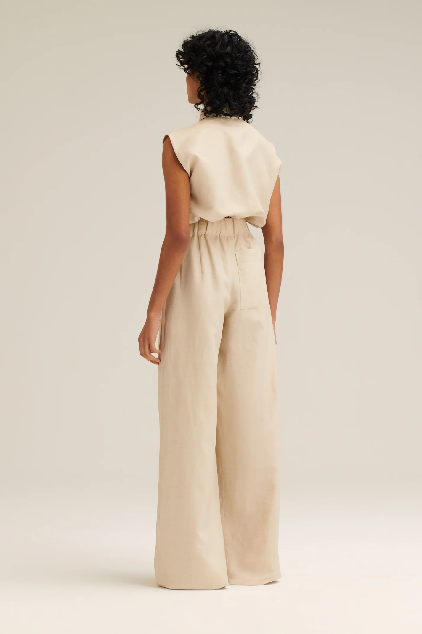 SLEEVELESS CROP SHIRT - LIGHT.TAUPE - Scanlan Theodore | Scanlan Theodore