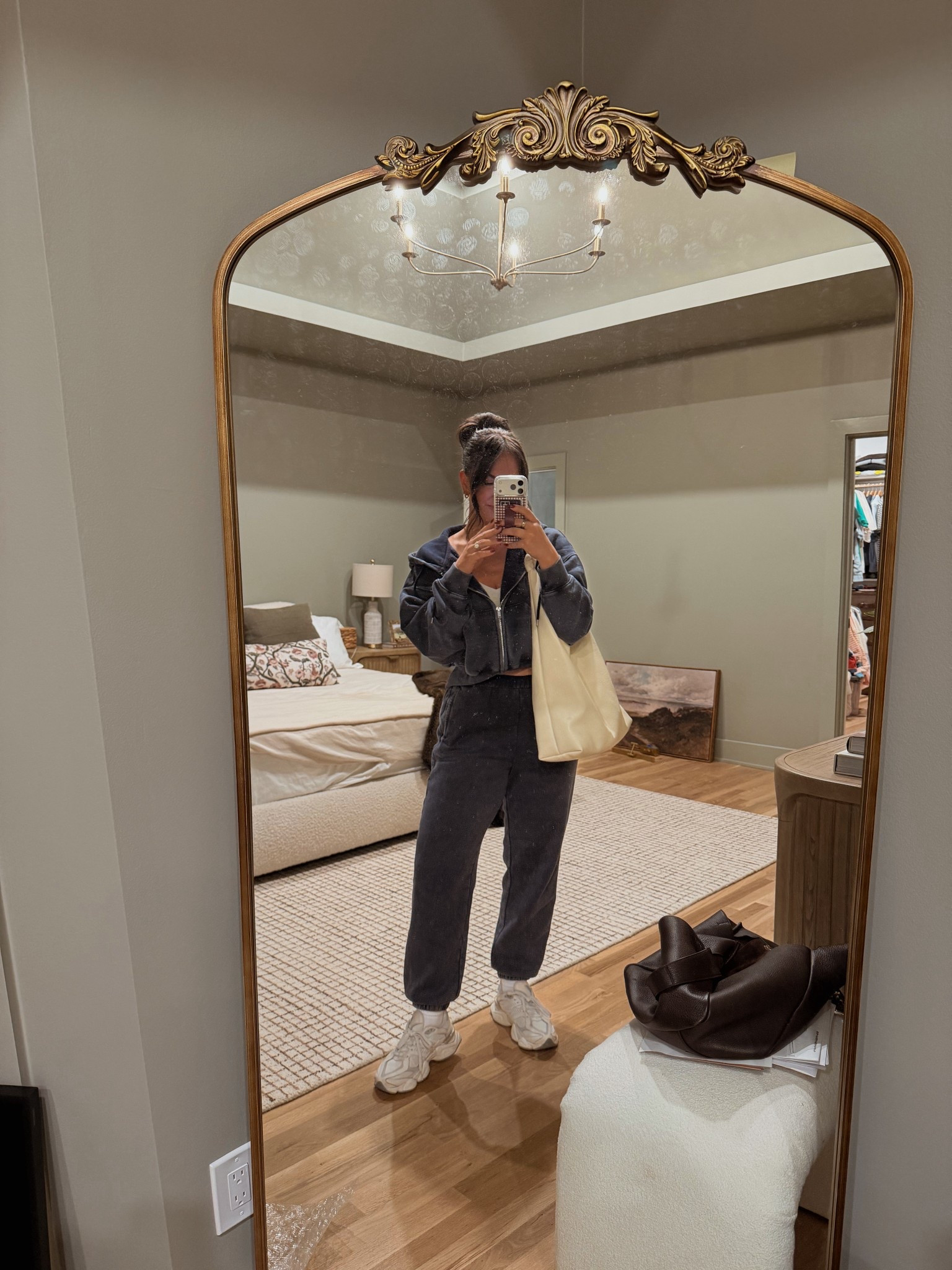 Gap sweatset in size medium! Pants are a little big, so kinda wish I did a small!