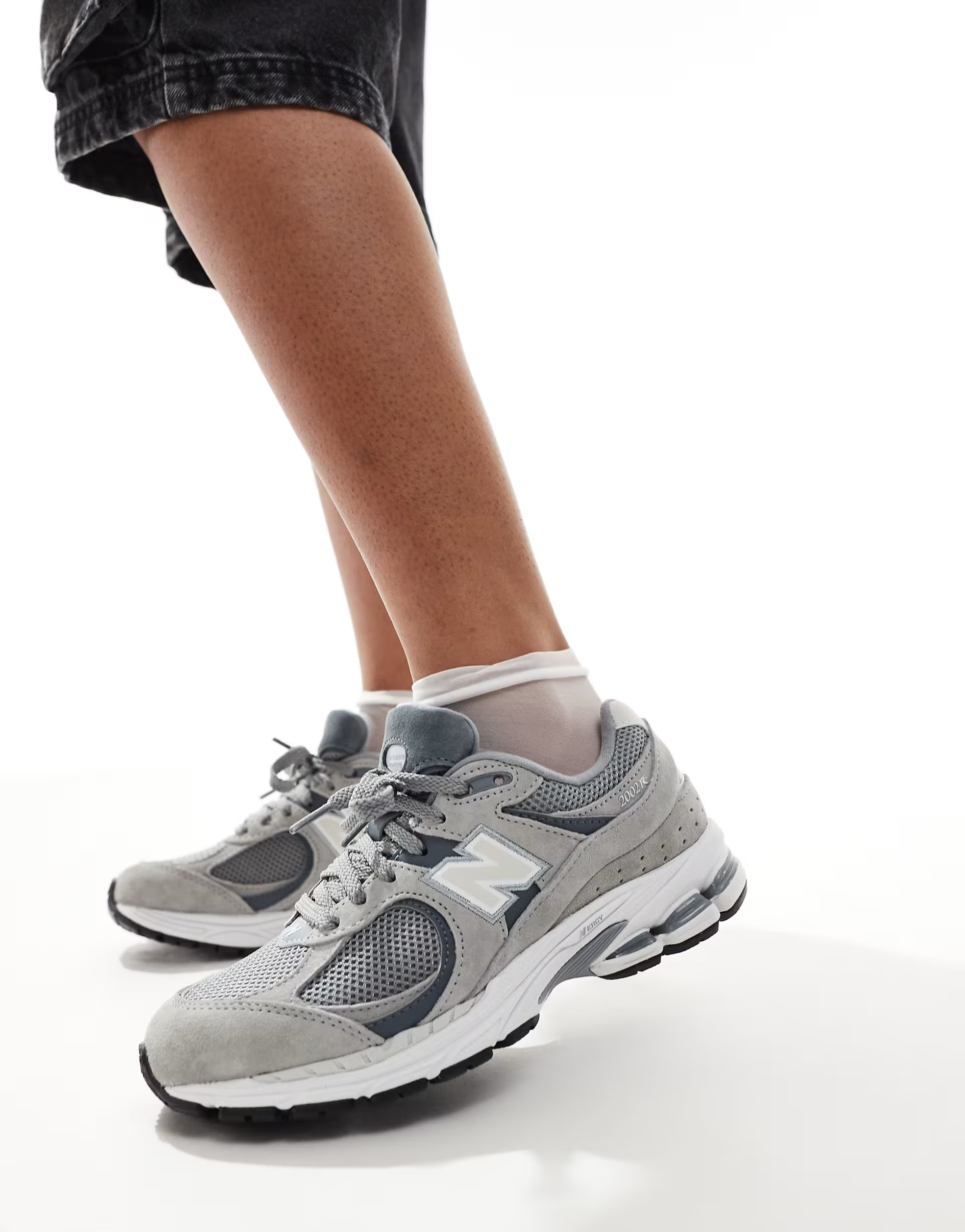 New Balance 2002 sneakers in gray multi | ASOS (Global)