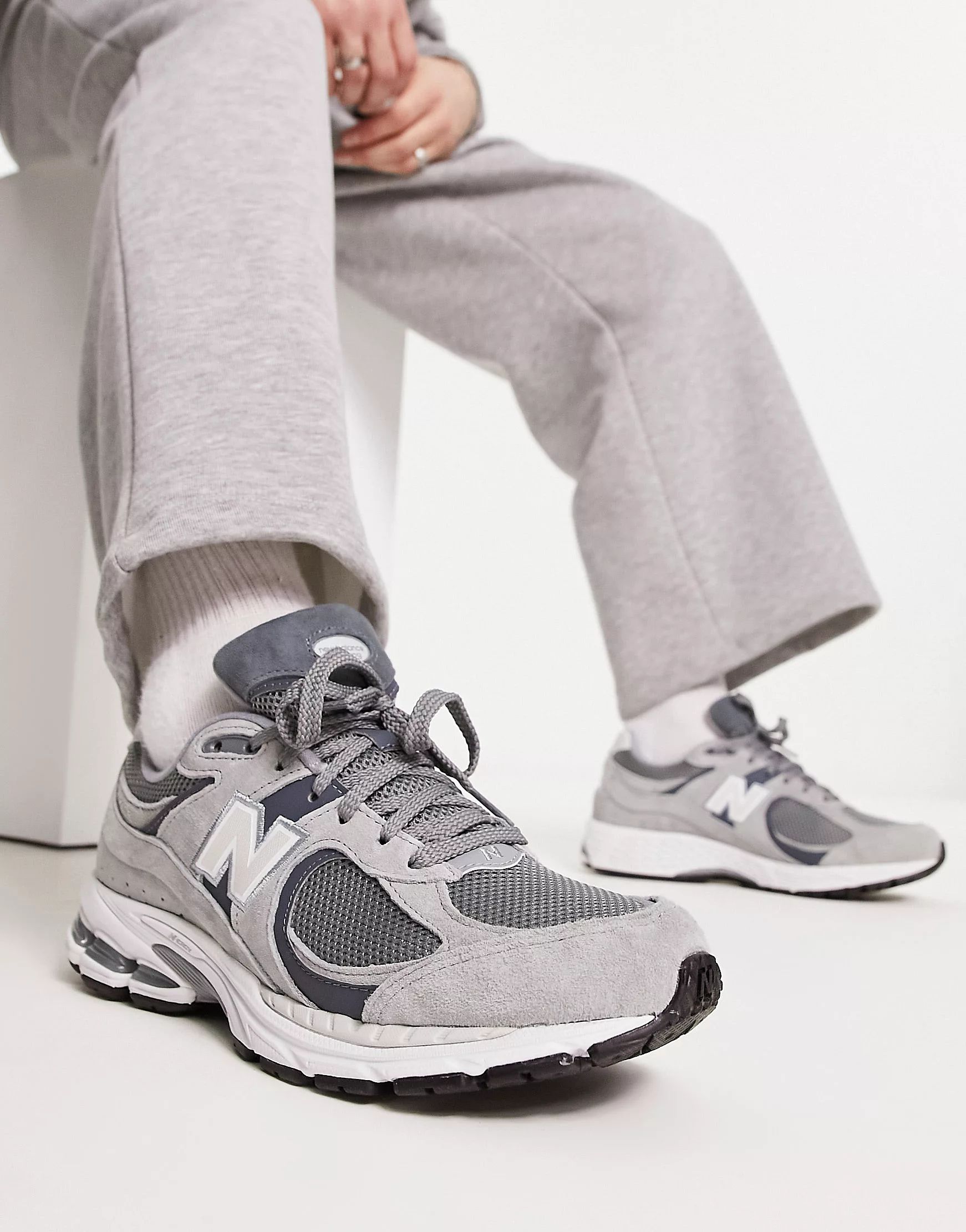 New Balance 2002 sneakers in gray multi | ASOS (Global)