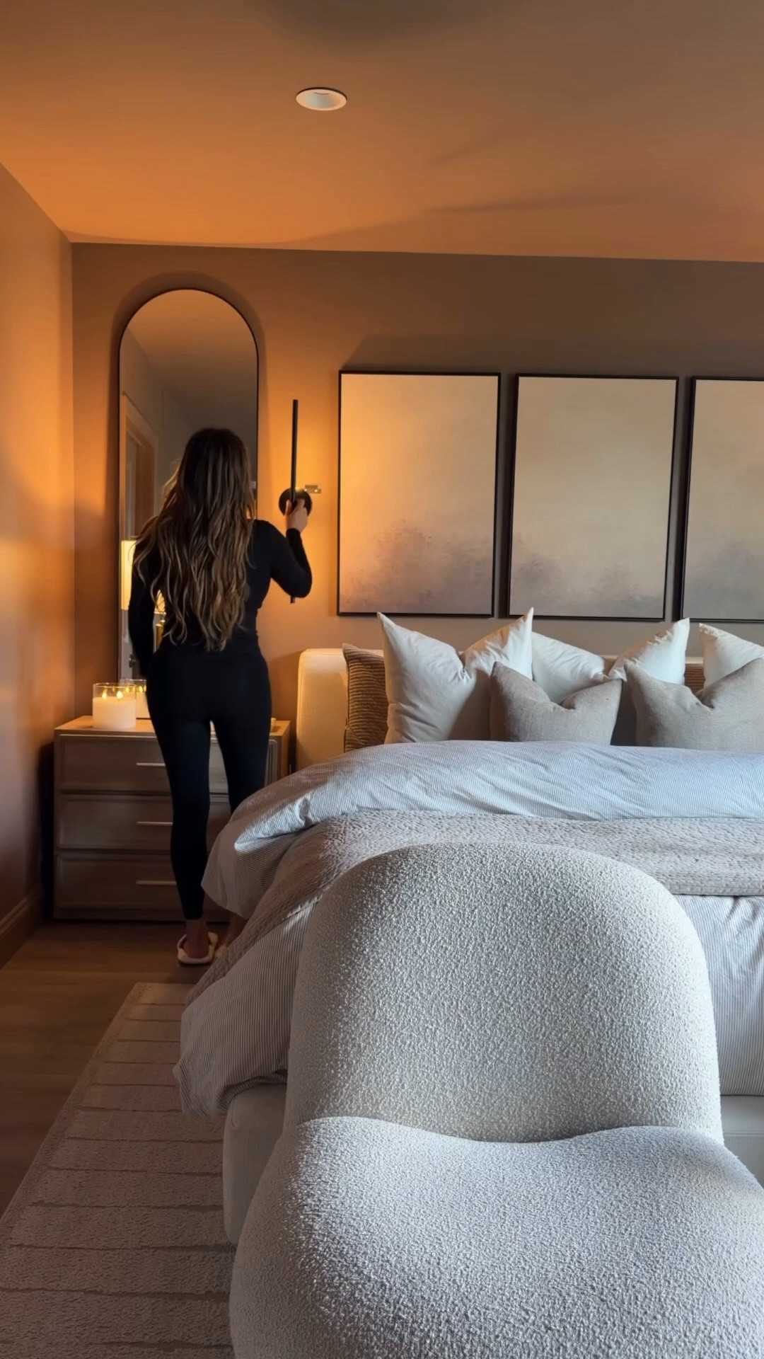 Soft. Warm. Modern.
The vibe I’ll never get tired of 🤍
#cozyhome #warmmodern #homevibes #aestheticliving #homestyle

#LTKHome