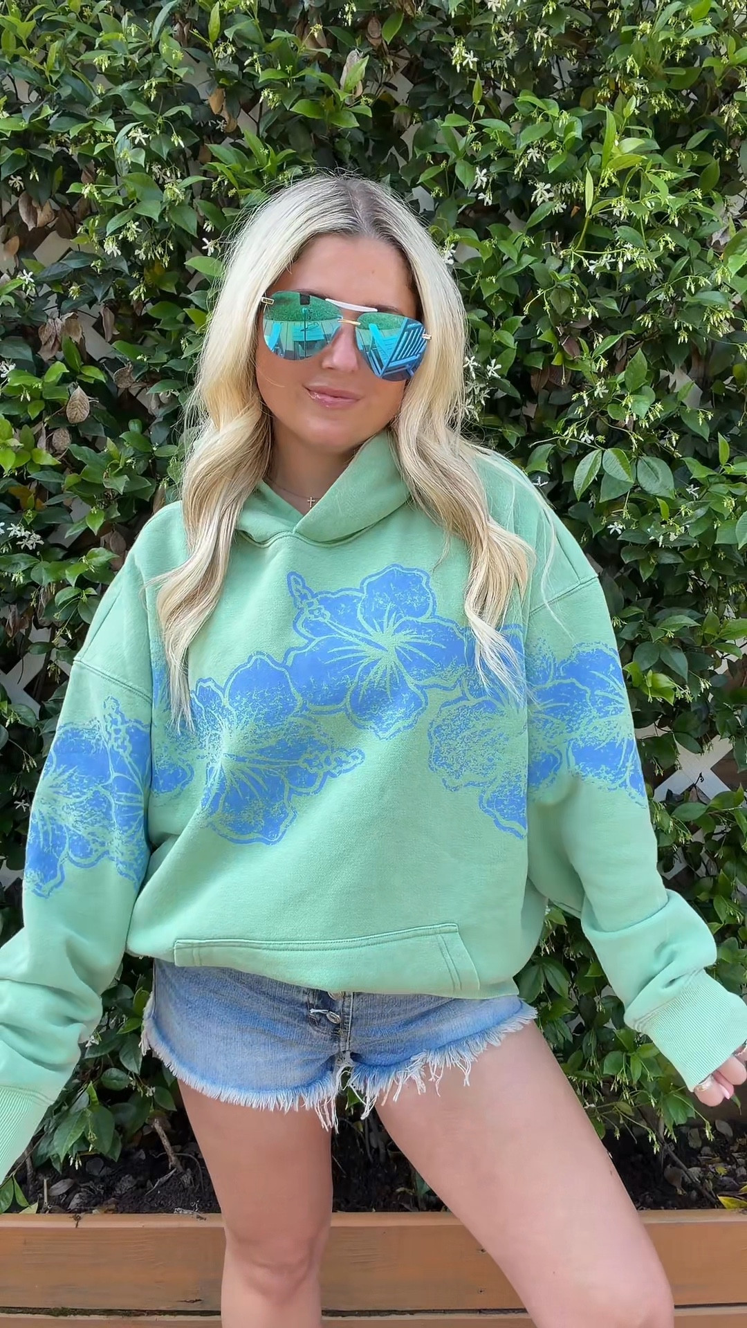 Spring outfit
Hoodie large
Denim shorts 4
Sandals tts
Diff sunglasses 

#LTKootd #LTKSaleAlert