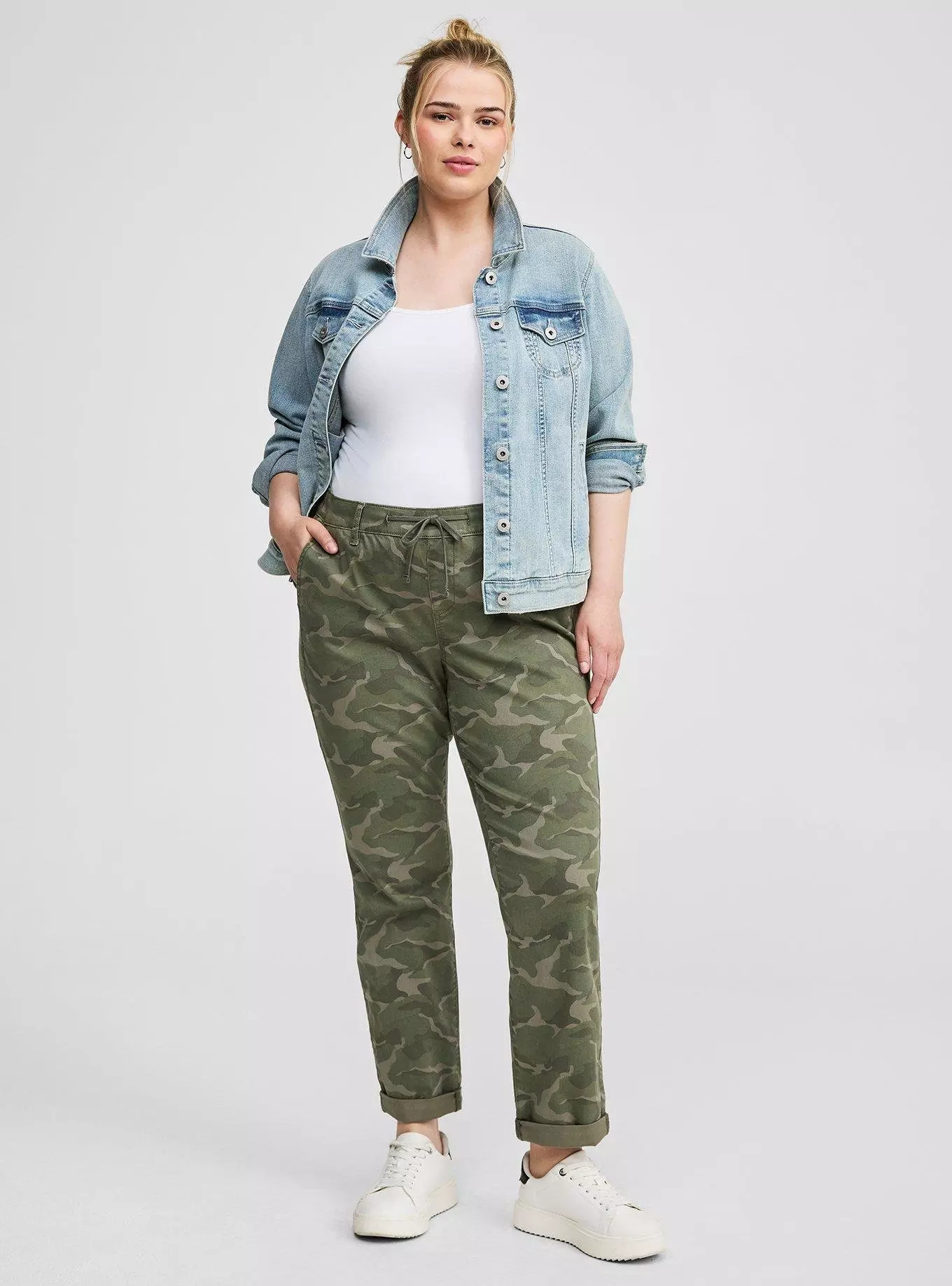 Weekend Boyfriend Stretch Twill Mid Rise Pant | Torrid (US & Canada)