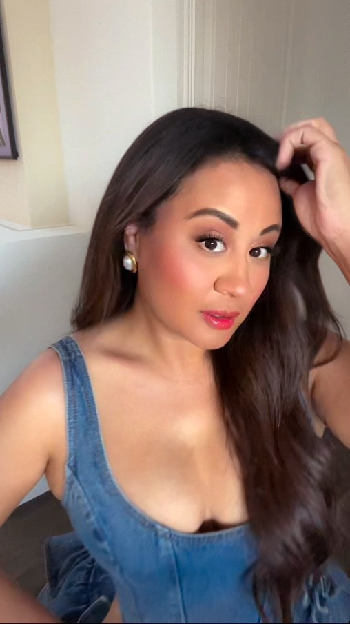 Glowy skin with 4 hrs of sleep 😴 bc who wouldn’t want to look like they’ve had their life together for 5 mins. this is what I rely on when I need a little booster to present myself to the world.. bc I’m a night owl and I barely sleep. nothing beats a nice soft glam to fix the day and why not take it a step further and GLOW baby…! Shine, bright.
Products used:

Blush @charlottetilbury pinkgasm
Dark corrector @givenchybeauty
Mothership XII Eyeshadow palette: petalmorphosis @patmcgrathreal
Highlighter powder @bobbibrown pink glow
SatinAllure Petallica lipstick @patmcgrathreal #makeup #makeuptutorial 

#LTKParties #LTKStyleTip #LTKBeauty