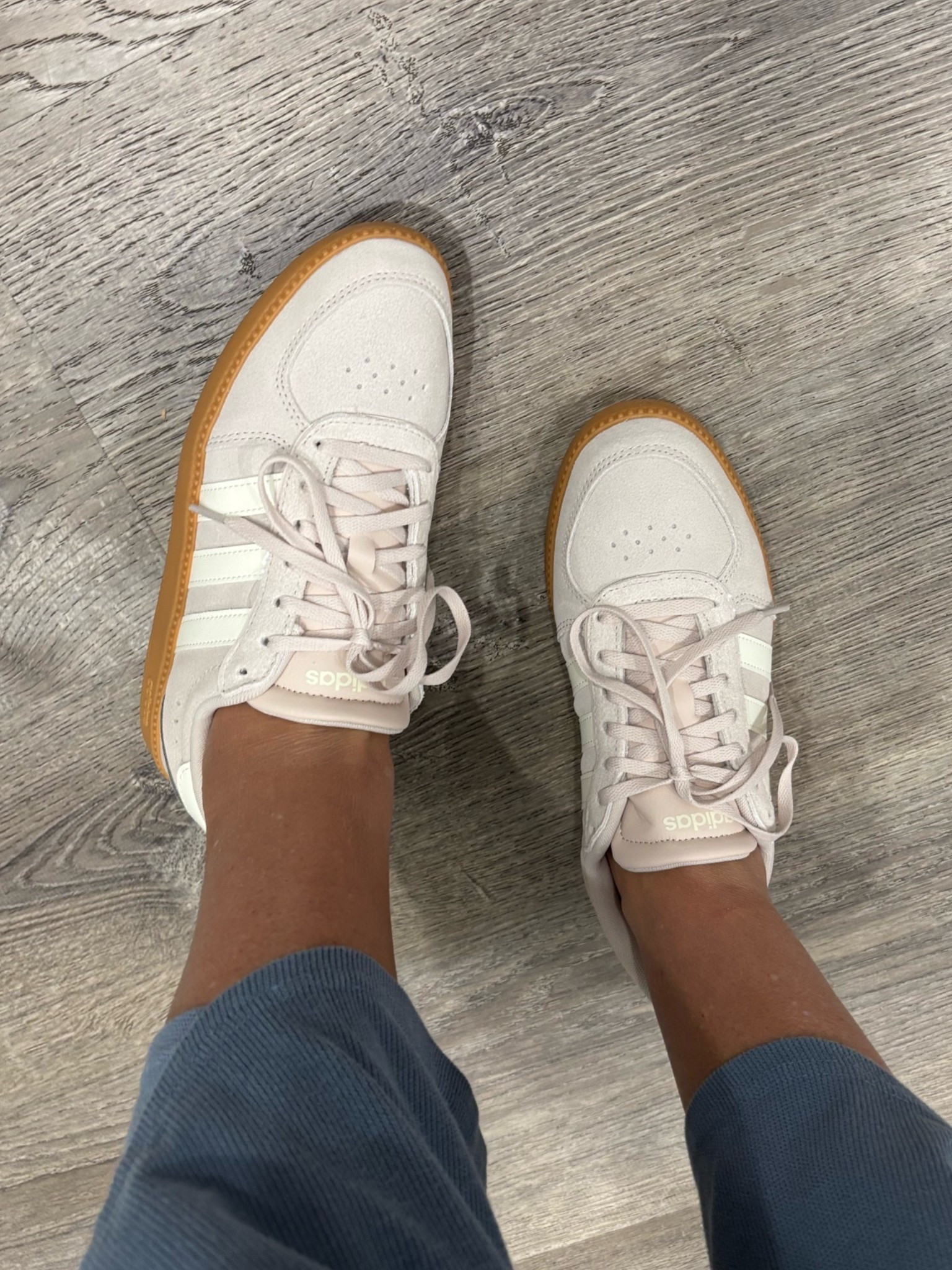 Neutral fall sneaks @adidas 🍁

TTS: but narrow

#LTKootd #LTKSaleAlert #LTKActive