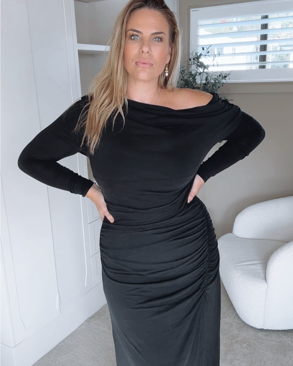 This off the shoulder dress has rouching in all the right places! 

#LTKaustralia