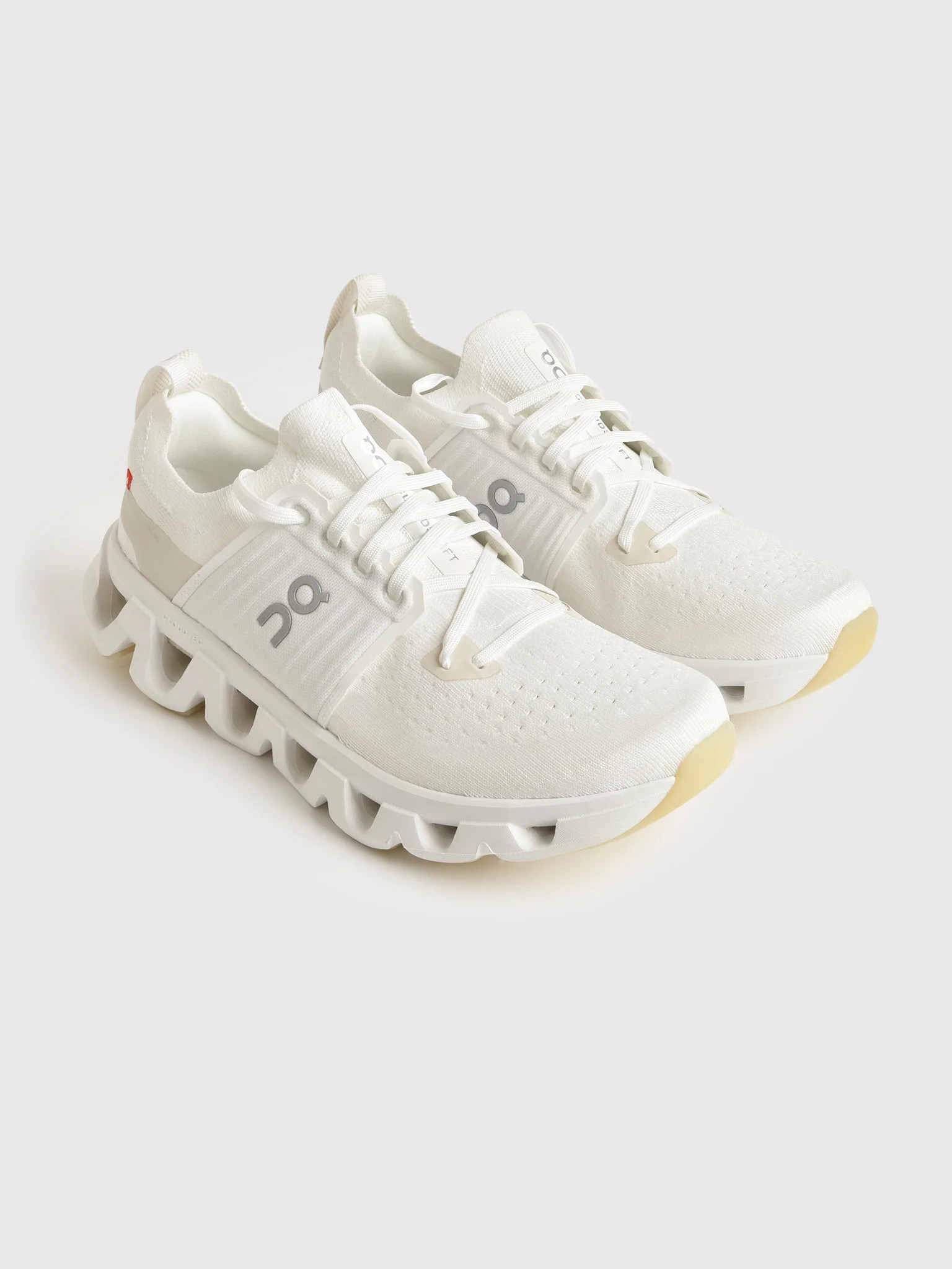 ON
                      
                     Women's Cloudswift 4 Sneaker | Saint Bernard