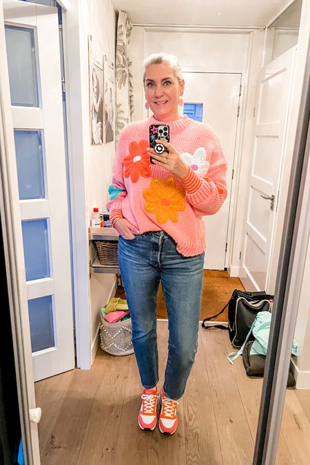 Ootd - Wednesday. Pink sweater with embroidered flowers (Hip voor de Heb), Levi’s 501 jeans, smiley socks (Hema) and pink and orange Skechers. 



#LTKstyletip #LTKover40 #LTKeurope