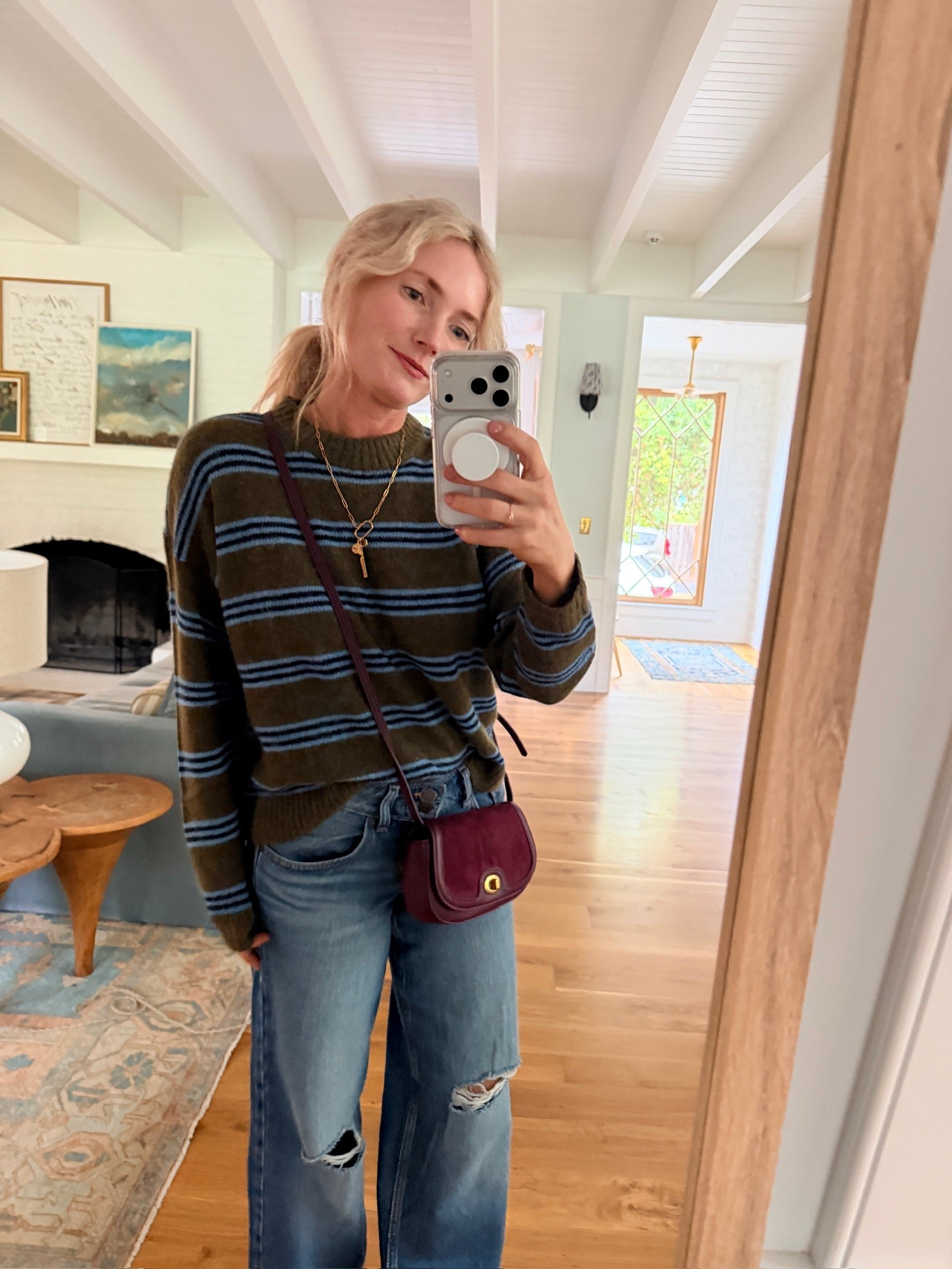 this sweater is super cute and not itchy at all:) wearing an XS