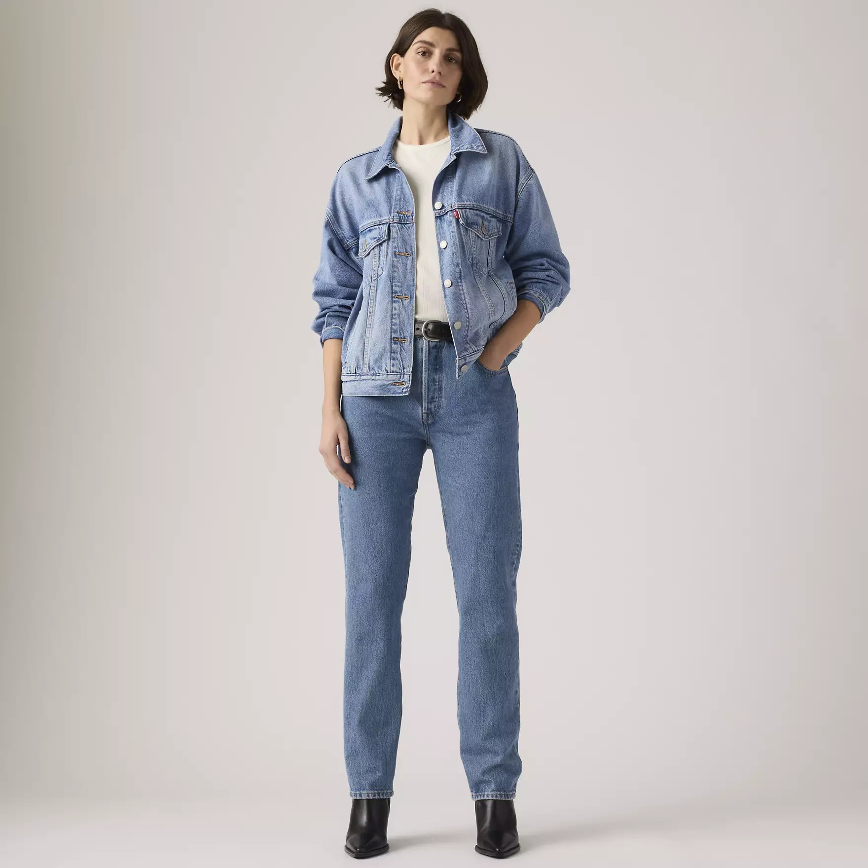 Model is 5'9", Waist 25", Wearing a Size 25 x 30 | Levi's US