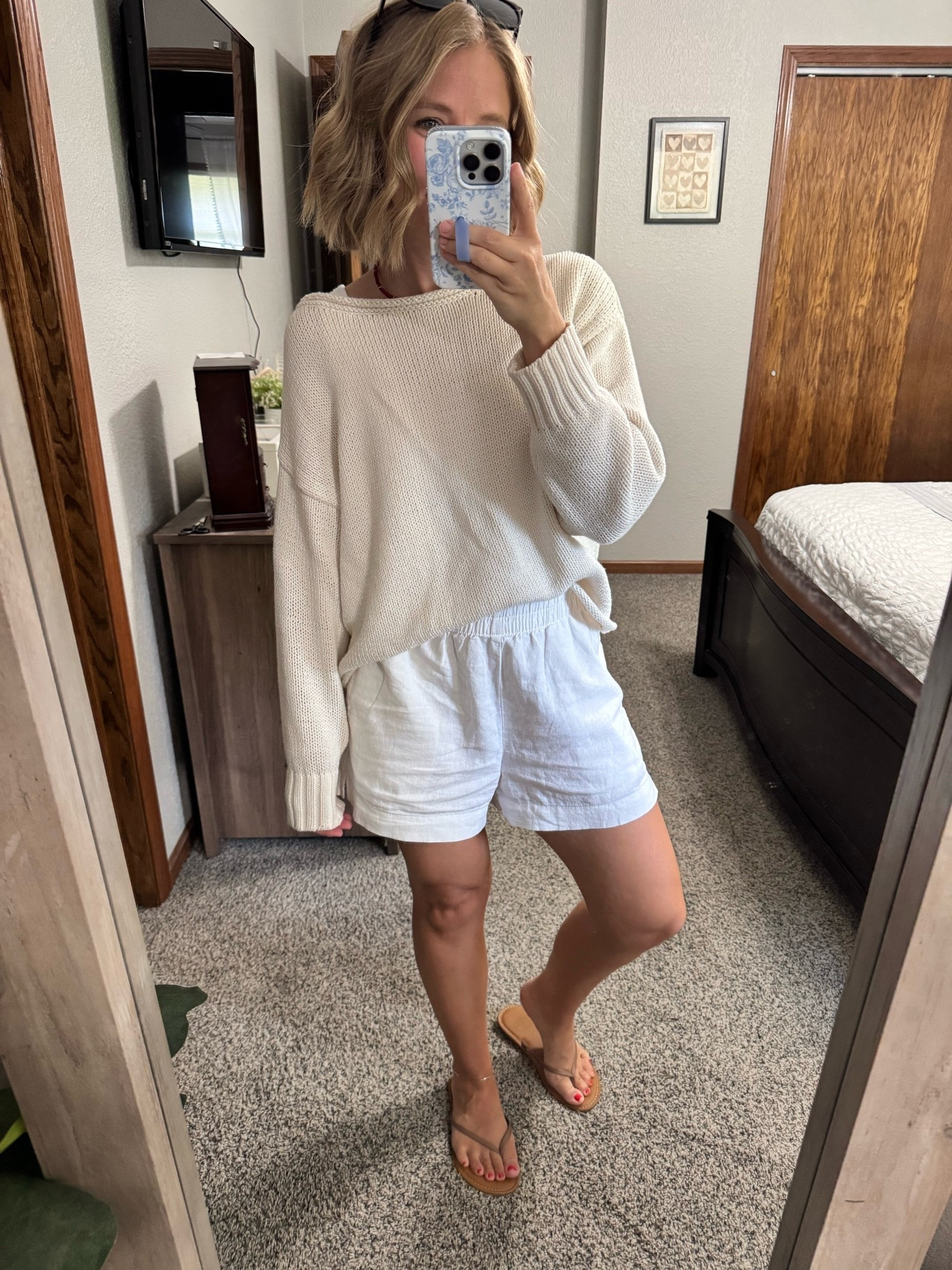 Wednesday OOTD

Wearing a small in the shorts, a small in my tank, and a medium in the sweater!

#LTKootd