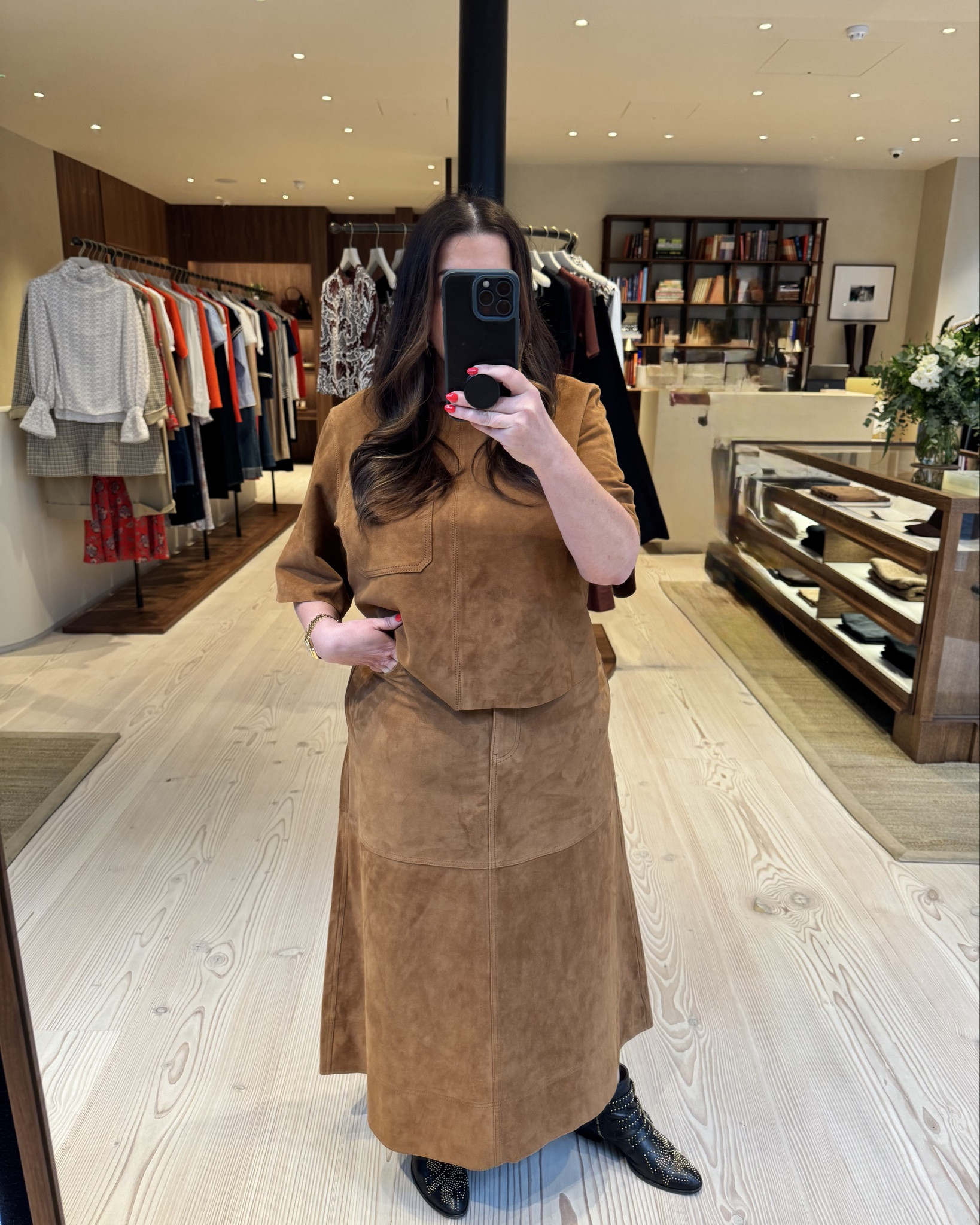 Gorgeous new suede arrivals 🤎
