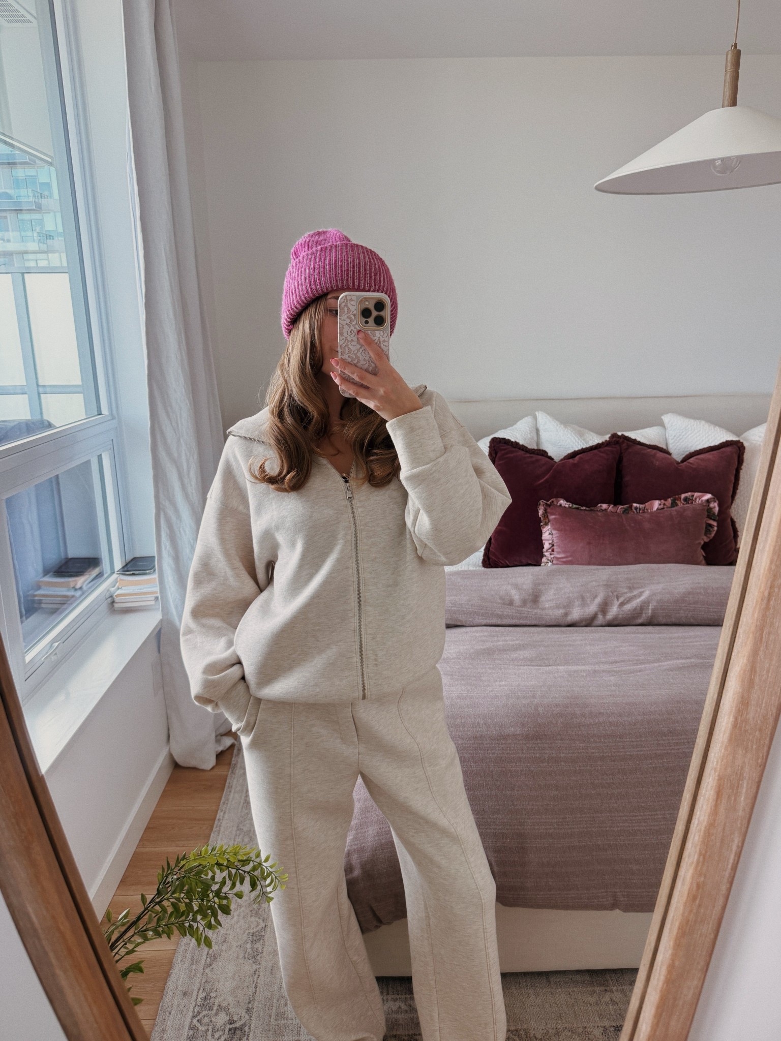 I’m wearing a small in both the sweater and pants in oatmeal heather

#LTKdayinmylife #LTKHoliday #LTKootd