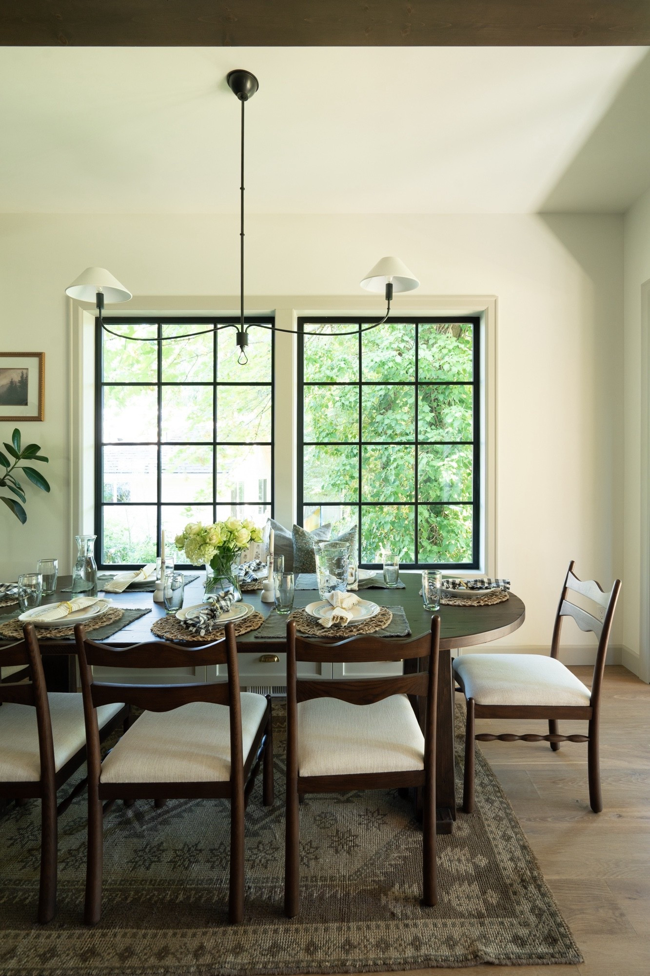 Dining table, Chairs 🪑 , pillows and light fixture 