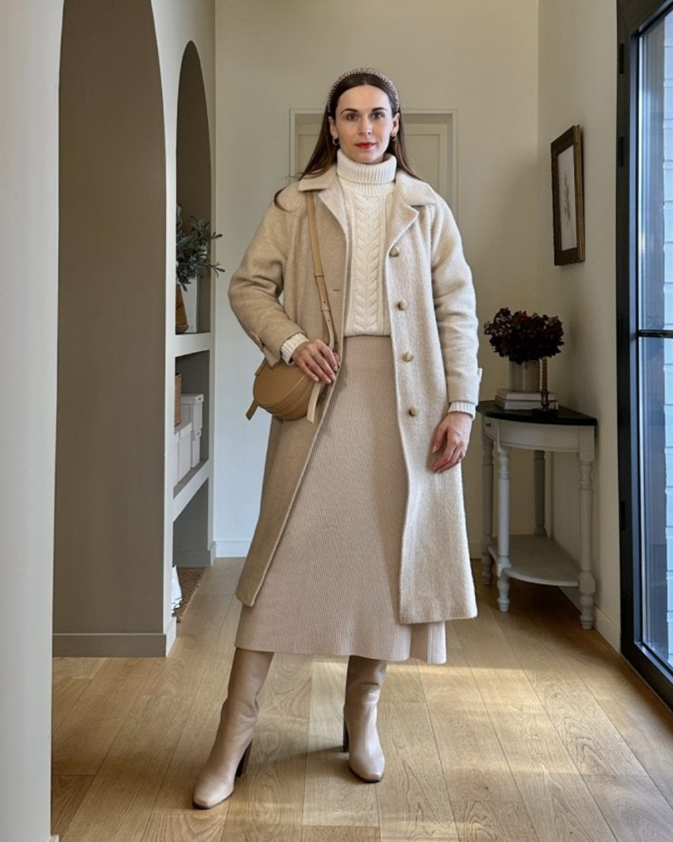Look du jour beige

longue jupe en maille beige, pull torsadé beige, manteau long en laine, sac Polène numéro 10 marron clair, bottes Bobbies beige, bottes hautes 

#LTKshoecrush #LTKstyletip #LTKitbag