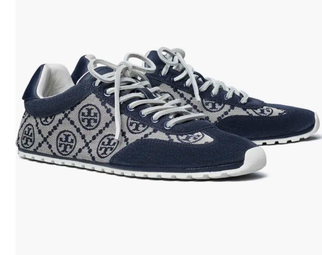 Field Sneaker (Women)
Tory Burch

Tonal logo embellishments add a signature flourish to a suede and mesh sneaker that's a sporty-chic favorite

#LTKTravel #LTKActive #LTKWorkwear