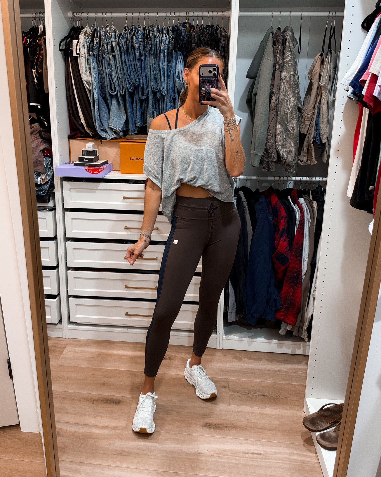Bra/tank-medium
Tee-medium
Leggings-small
Sneakers-tts

#LTKootd #LTKActive #LTKfitnessgoals