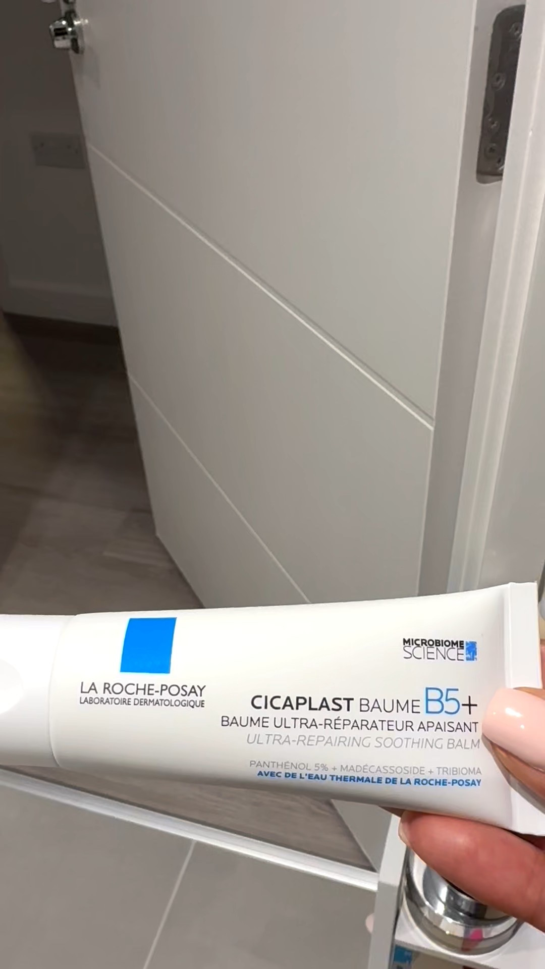 La Roche Posay Cicaplast Ultra Repairing Soothing Balm. 

Perfect for sensitive skin! 



#LTKCyberWeek #LTKbeauty #LTKuk