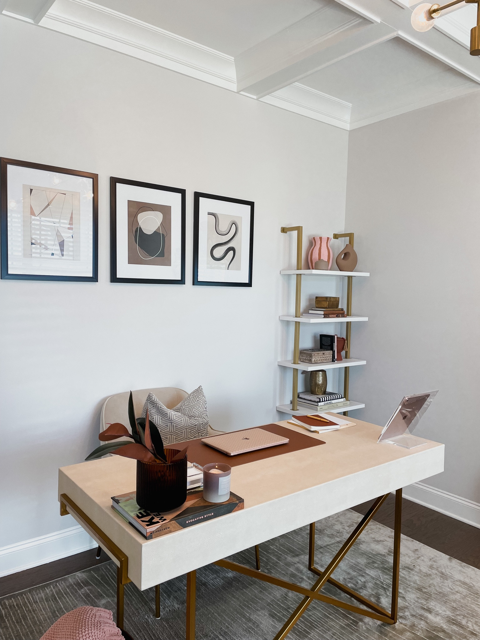 Desk refresh
#homeoffice #deskaccessories #homeofficeinspo #targetdecor #amazondecor

#LTKhome