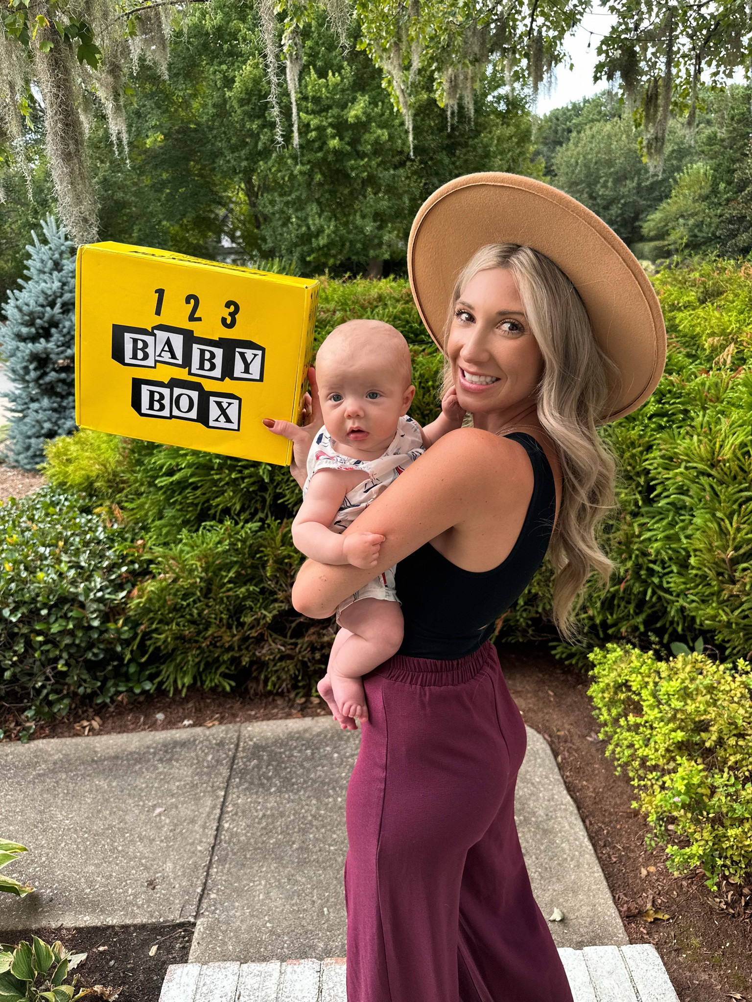 Linked 123babybox here! You can use the code JESS50 for 50% off your first box! 

I also linked my outfit! From Amazon, Target and Pink Lily