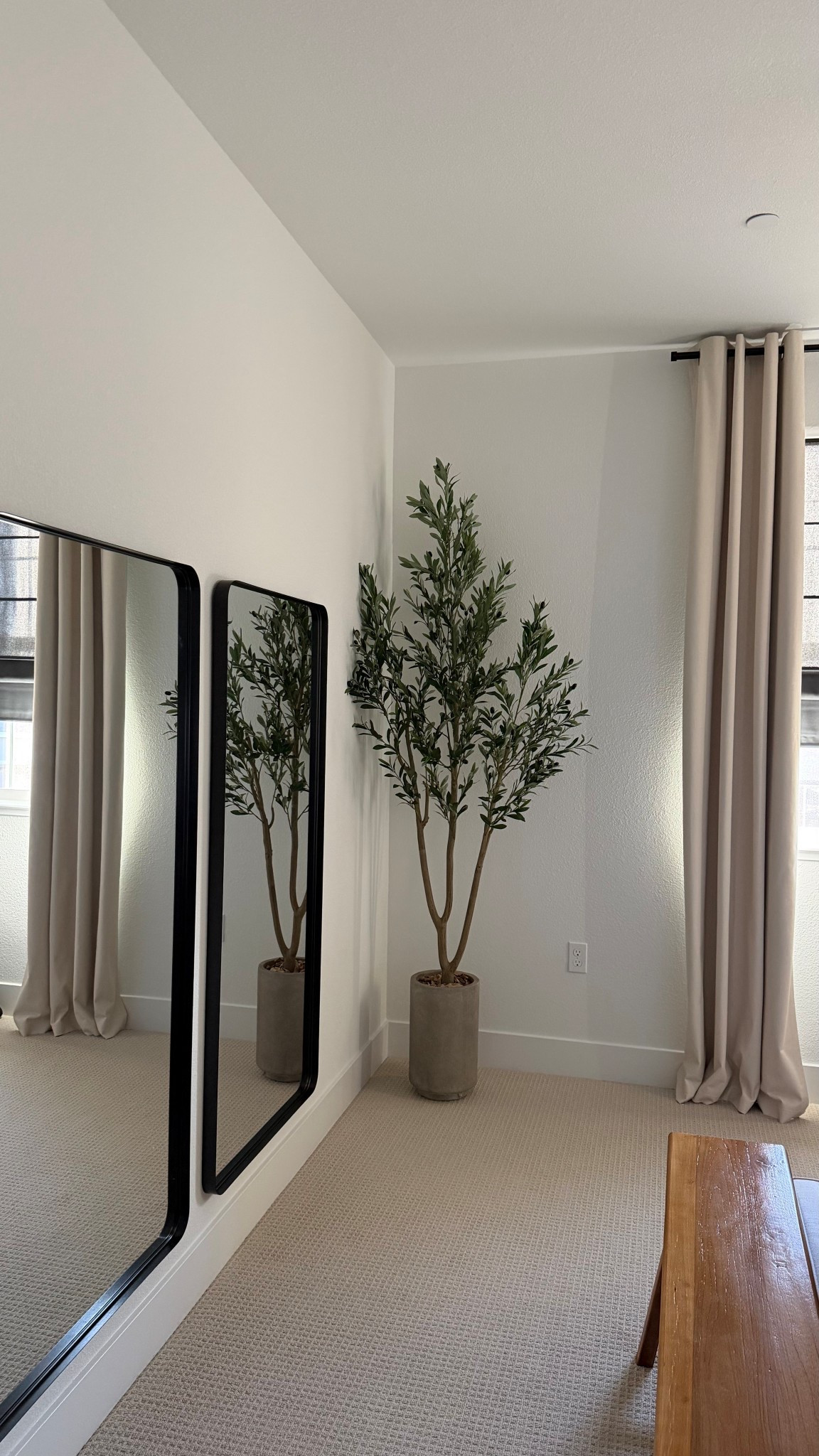 Corner decor 

#LTKGiftGuide #LTKHome #LTKdayinmylife