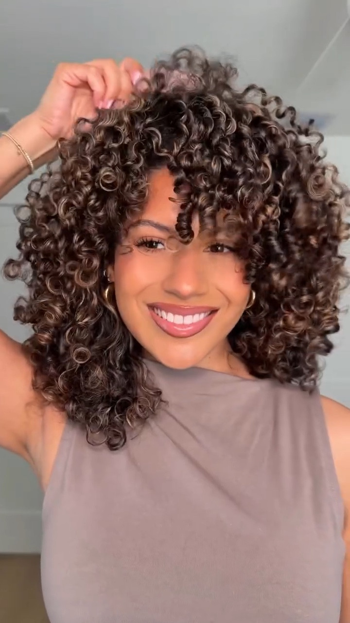 A lil bonnet curl unboxing 🤎➰ just got my toner refreshed at the salon and I'm lovinggg this warm beige shade, it's been my go-to color! Comment CURLS for product links 🔗's!

#curlyhair #curlyhairstyles #3bcurls #naturalcurlyhair #naturalhair