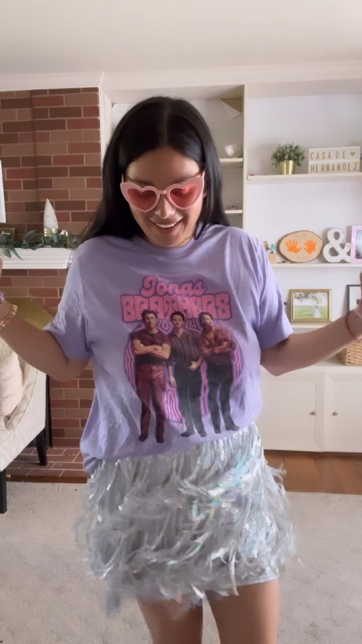 3 Jonas Brothers Concert Outfit ideas with a graphic tee! 💜✨

Jonas Brothers | Jonas Brothers Concert Outfit | Concert Outfit | Concert Outfits | Concert Looks | Nick Jonas | Joe Jonas | Kevin Jonas 

#LTKmidsize #LTKstyletip