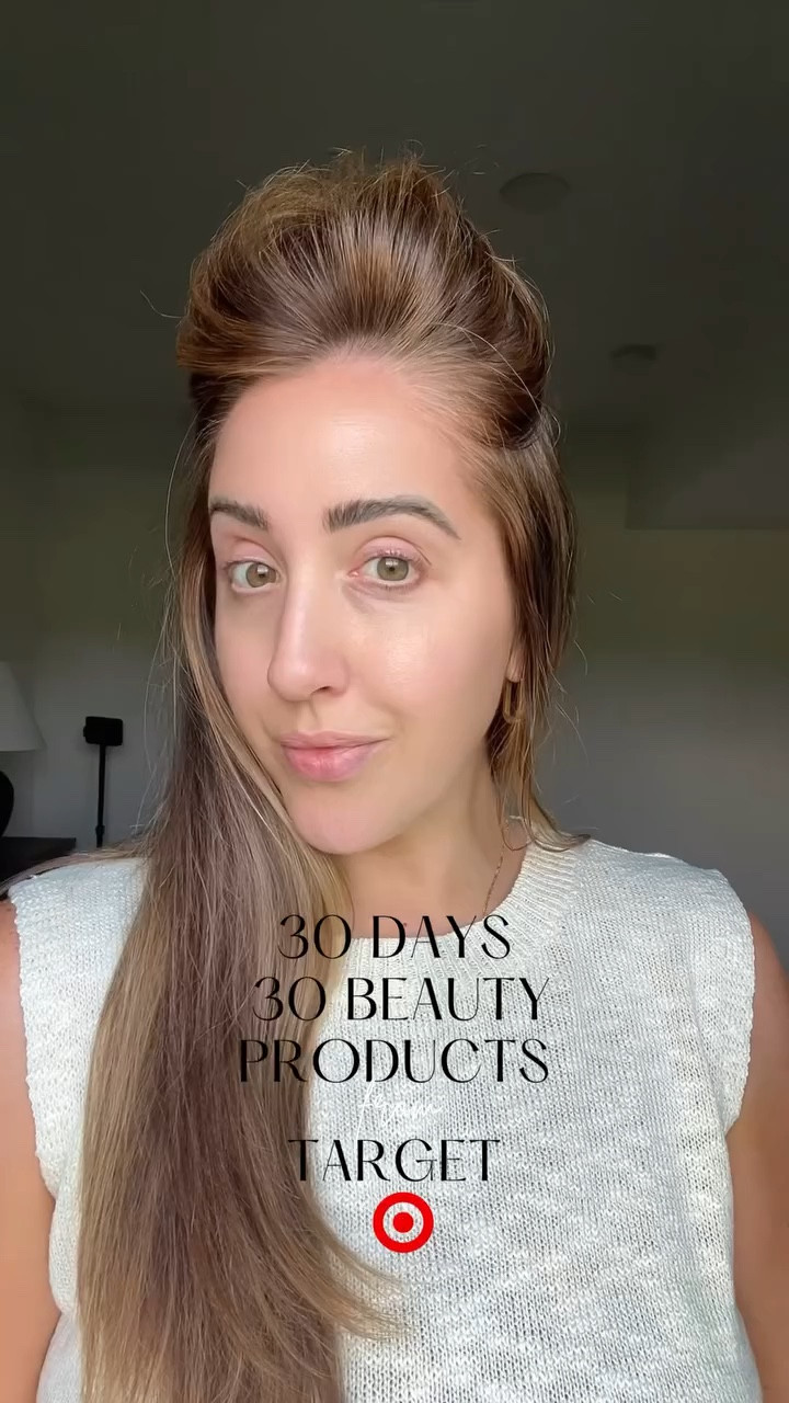 30 days, 30 beauty products from 🎯⁣
⁣ ⁣
Target Find ⁣
@physicians formula butter bronzer in the shades: bronze and light (for my fair skinned ladies)⁣
Best applied with smaller brush⁣
⁣
I keep it in my kit and use it for everyone without a tan! Gives the perfect glow and color when ya need it and super easy to blend 😍⁣
⁣
Knit set is @amazon