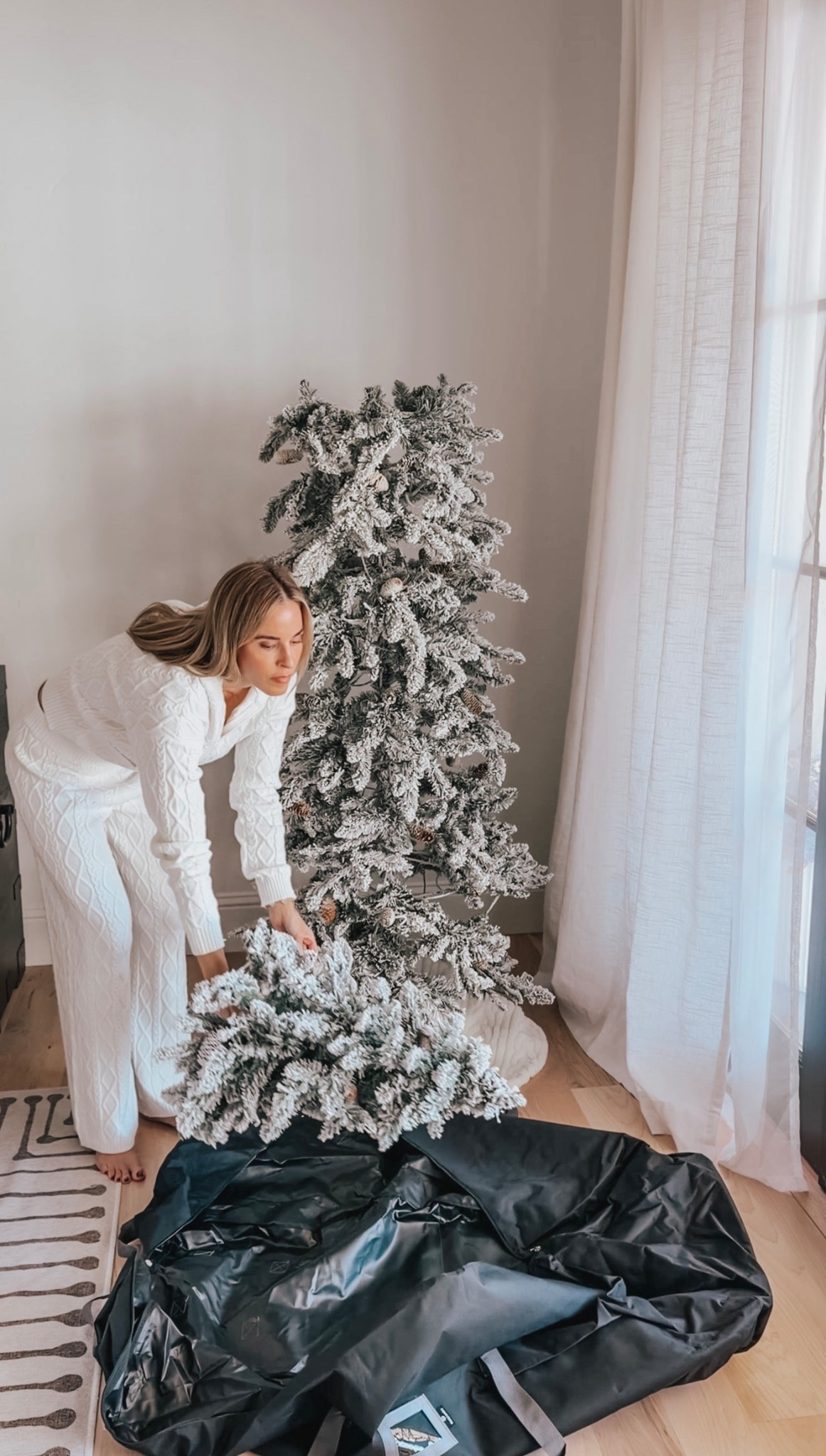 Clean up from the holidays with this tree and more storage bag! Has wheels to conveniently move around

#LTKHoliday #LTKHome