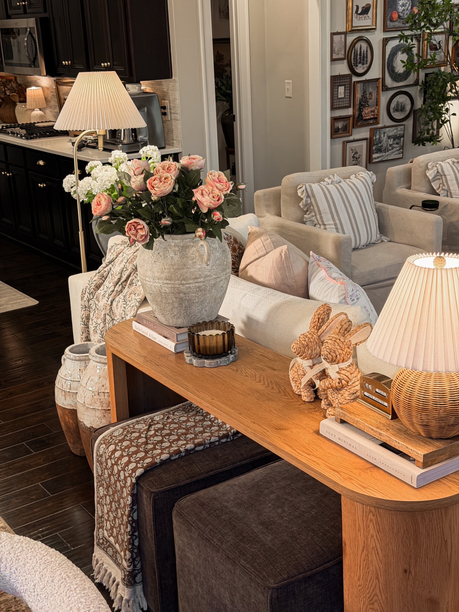 Easter console table inspo

Target, Easter Bunny, Spring Decor, Console Table, Lamp, Vase, Candle, Coffee Table Book, Florals, Spring Stems

#LTKSpringSale #LTKHome #LTKSeasonal