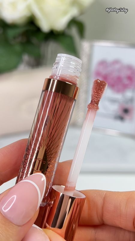 Love this @charlottetilbury Collagen Lip Bath Gloss in  ‘Pillow Talk’ (nude pink) 🎀 So hydrating and glossy 💦🌟🫦 Have you tried it? 

*purchased at @sephoracanada 

🌸🎀🌟🩷🌷🧸👛🩰

#charlottetilbury #charlottetilburymakeup #charlottetilburypillowtalk #pillowtalk  #lipgloss #glossylips

#LTKbeauty #LTKfindsunder50 #LTKVideo