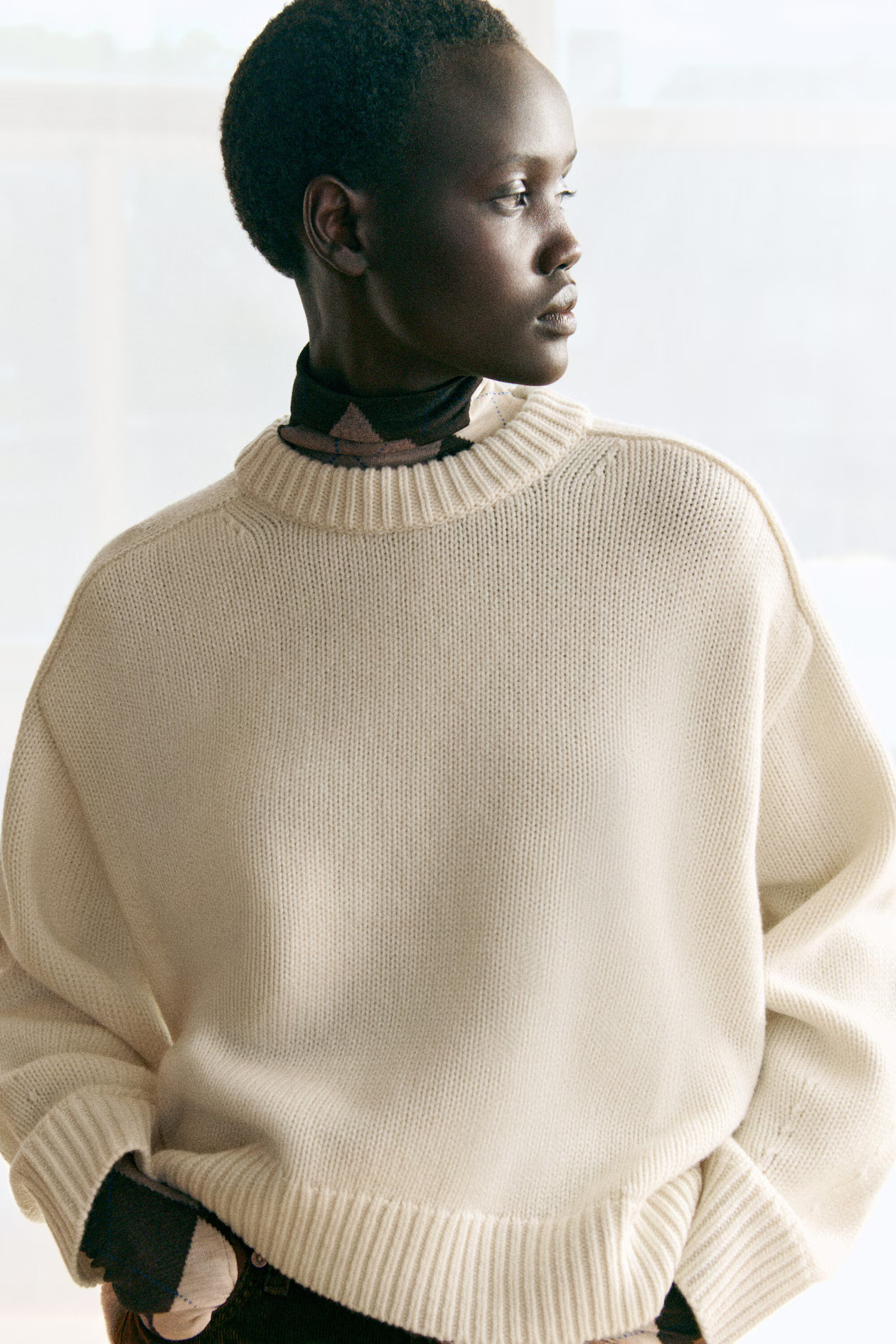ROUNDED WOOL CREW-NECK JUMPER - CREAM | COS GB | COS UK