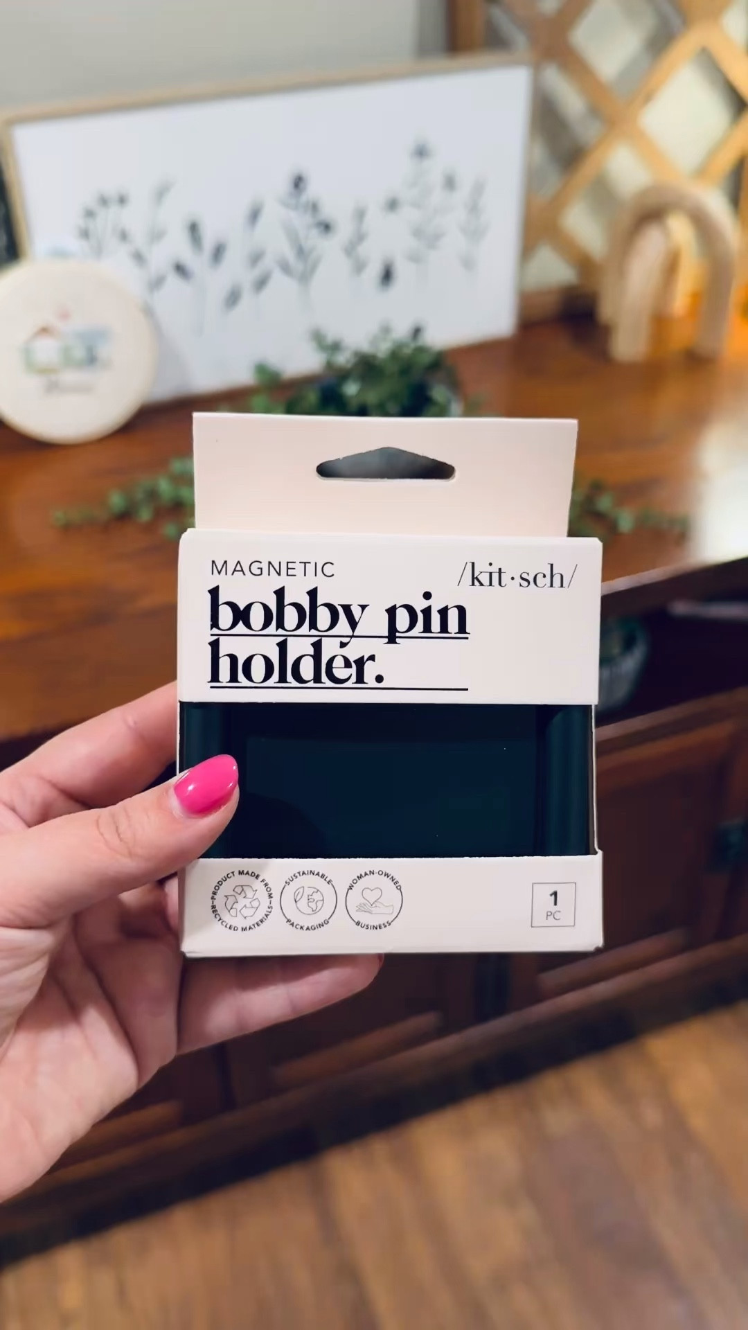 This magnetic bobby pin holder just might be God’s greatest invention yet!!! 

 