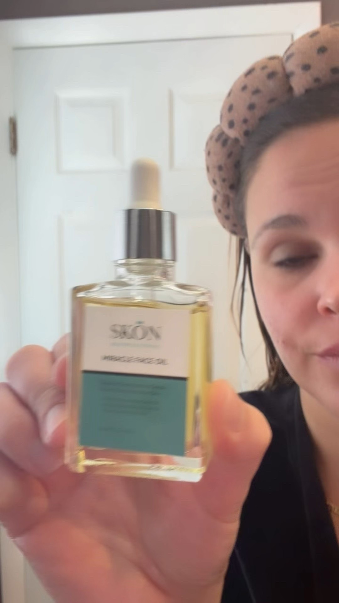 This glow? Powered by 22 plant oils ✨
Meet Skön’s Miracle Face Oil — clean, all-natural, and seriously radiant.
Confidence never looked so good 😉
@discover.skon #BeautifullyStrong #Gifted

#LTKselfcare