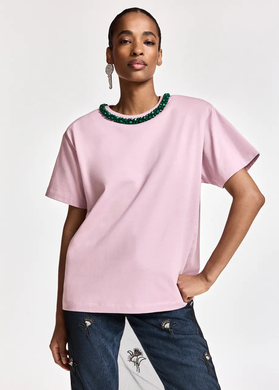 Light pink T-shirt with dark green embellished collar  | Essentiel Antwerp United Kingdom | Essentiel Antwerp