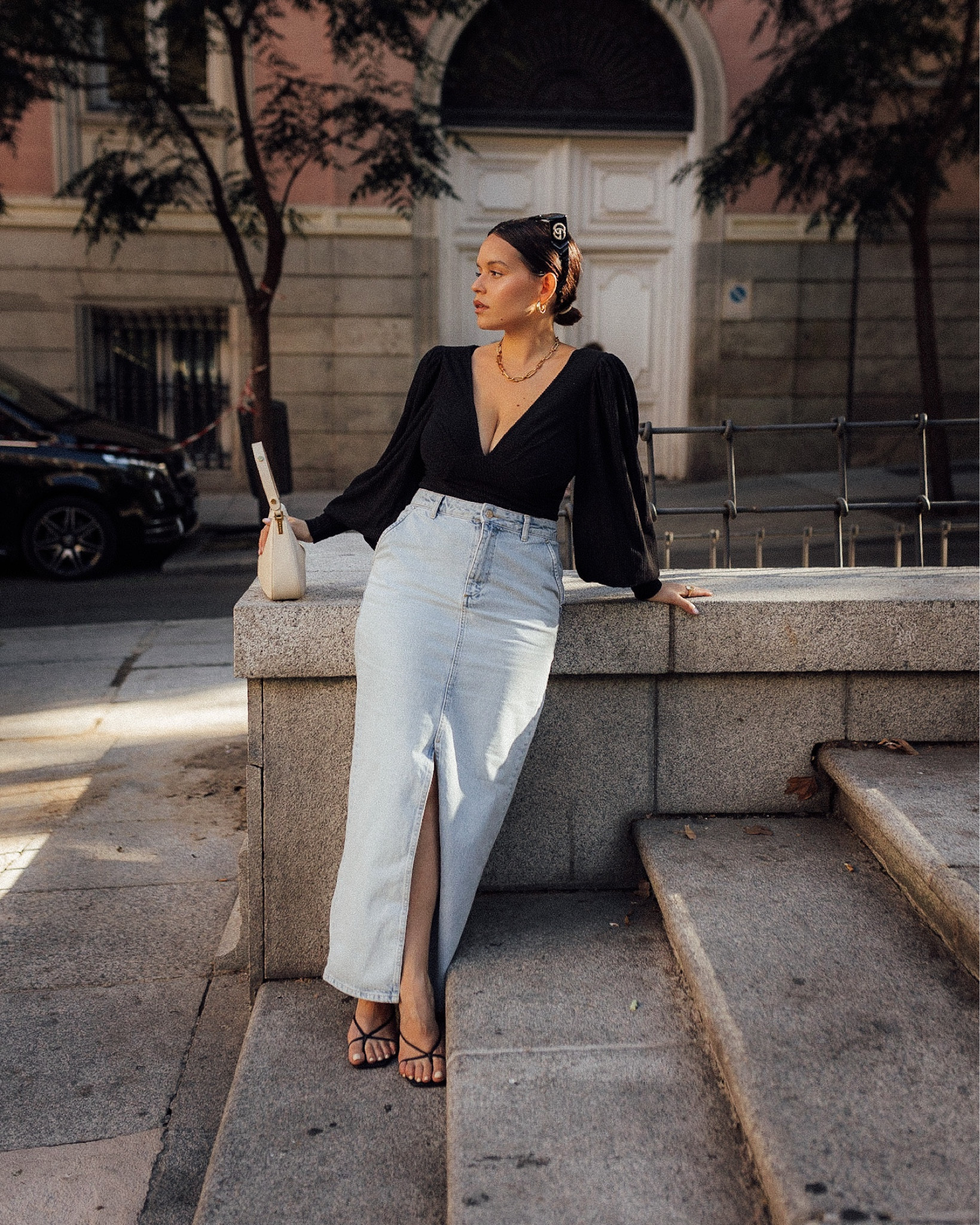Descubriendo lo fácil que puede ser dar teti con un top cuello en V y que sexy se ve el pecho… 🫶🏻

Talla body S
Falda M


#LTKitbag #LTKstyletip #LTKeurope