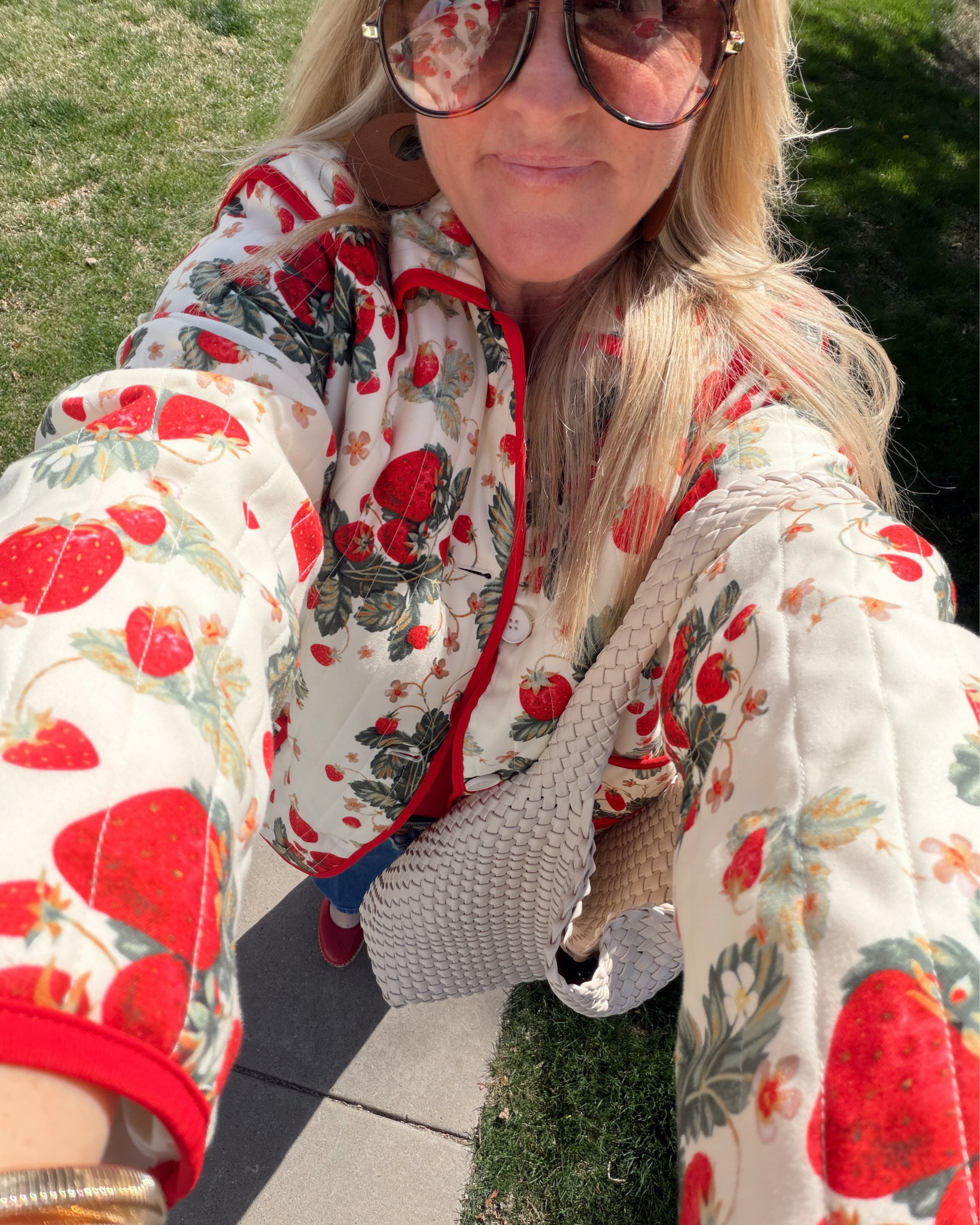 🍓✨spring is here!✨🍓
.
L🍓VE this jacket + new fav jeans unlocked! The whole look came together so quick + easy!
.
#quiltedjacket #springjackets #strawberry #spring #redshoes #springshoes

#LTKOver40 #LTKootd #LTKSeasonal