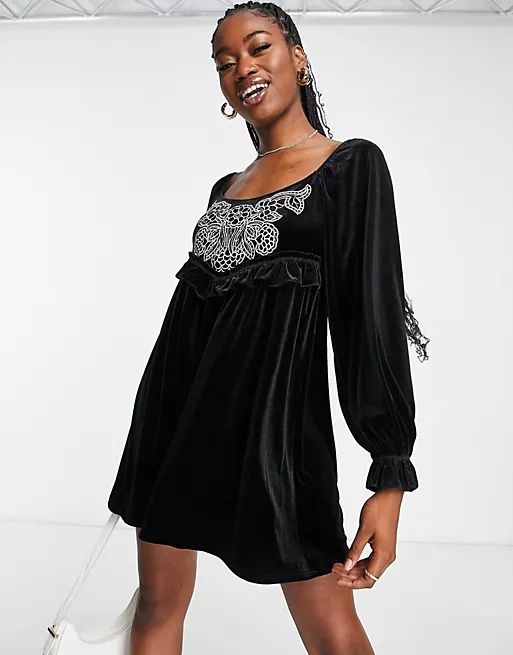 Pracovné zamatové šaty strihu Miss Selfridge v čiernej farbe | ASOS (Global)