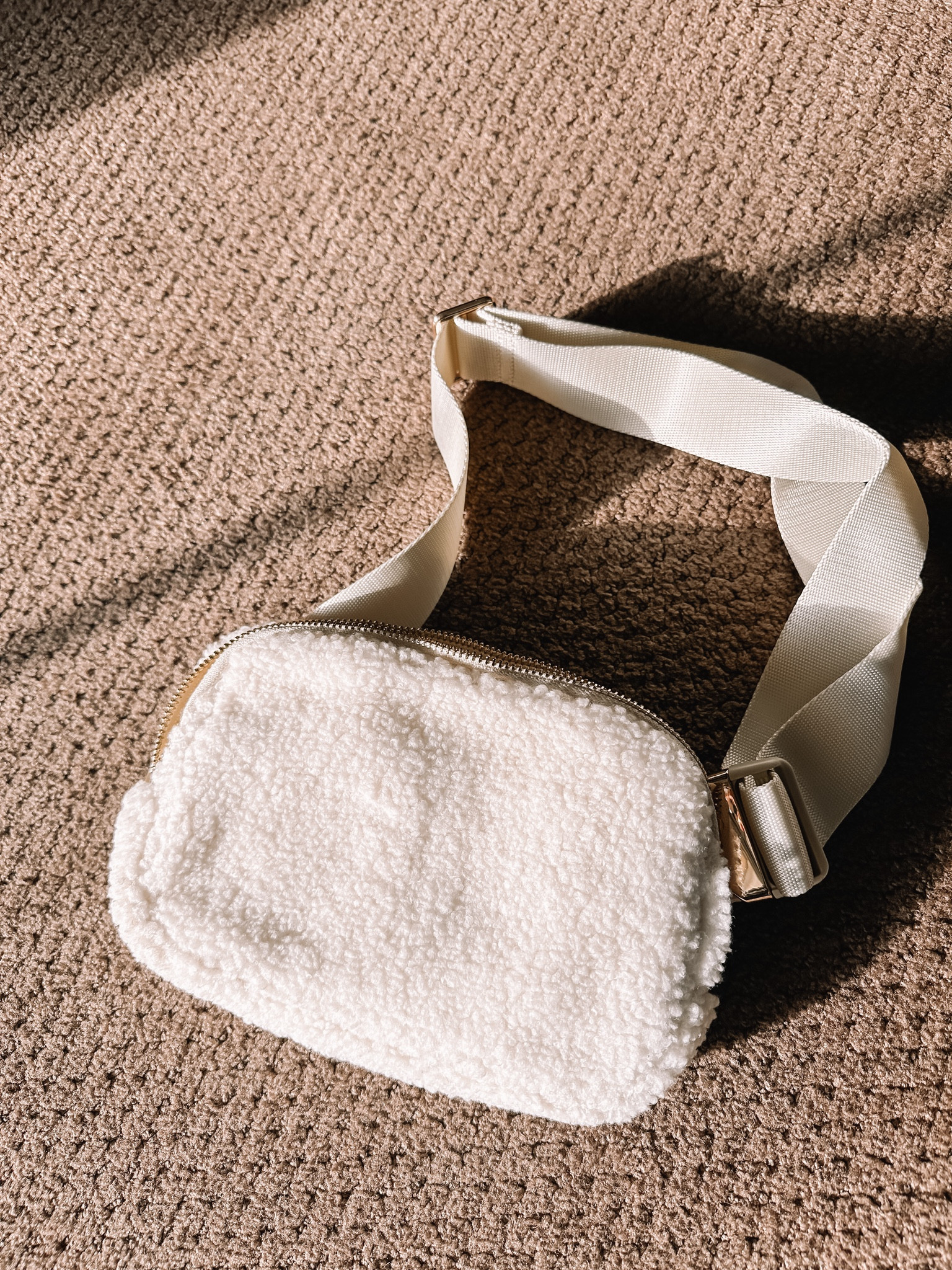 Lululemon dupe belt bag | Sherpa belt bag | belt bag | Amazon finds 

#LTKfindsunder50 #LTKitbag