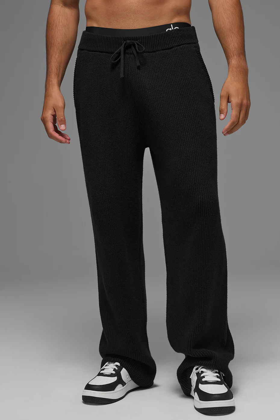 Model is 6'3” wearing MModel is 6'3” wearing MWearing Size MediumModel is 6'3”, with a 40... | Alo Yoga (US)