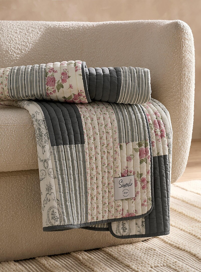 Nostalgic floral patchwork quilt 120 x 150 cm | Simons