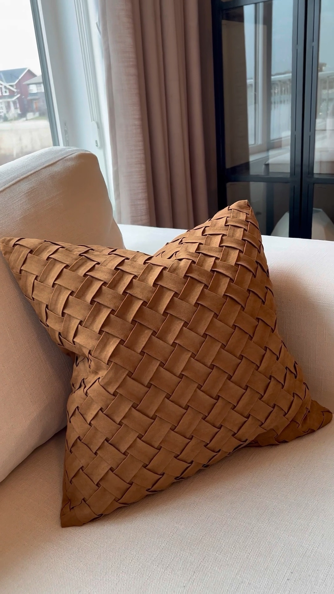 Get your last minute Christmas decor from Amazon ☺️ scroll below to shop! 

#LTKhome #LTKstyletip #LTKsalealert