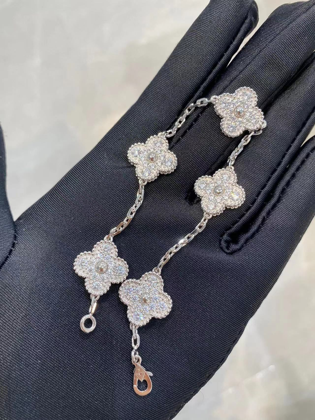 Van Cleef & Arpels Classic Lucky Clover Necklace Bracelet Stud for Women and girls Valentine's Da... | DHGate