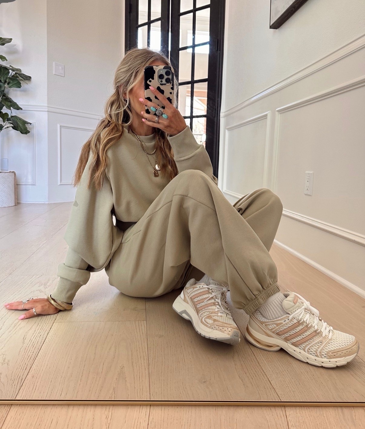 🤍 Sporty mom fit from Adidas. ✨👟🤍
The new Adistar sneaks are giving major Y2K vibes & I’m here for it! 

@adidas #createdwithadidas #adidaspartner