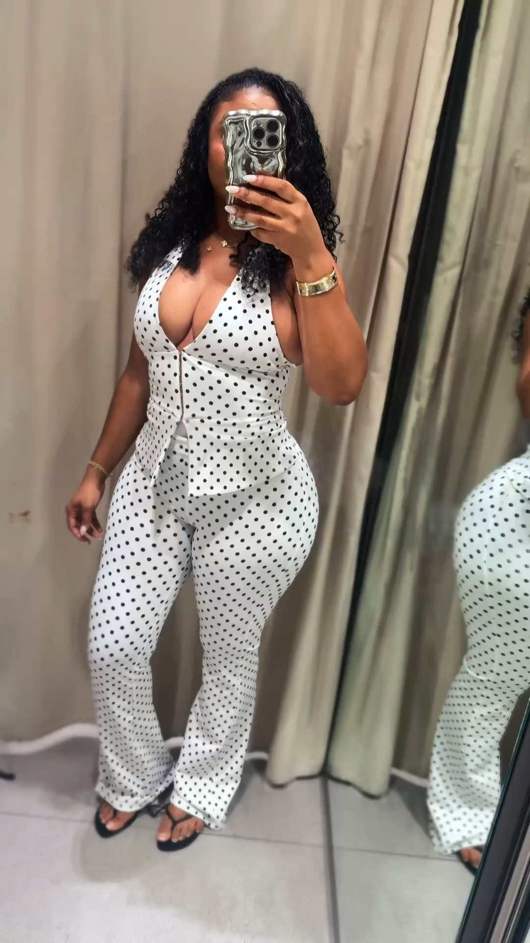 ZARA 

Date night outfits inspo 

I’m 5”3 162lb hips 44 
For Bust size 38C 

I’m wearing a size medium size pants 
Small top 


Flared hem + sleek fit = that "put
together without trying" vibe.

So cute for date night or a fun night out with the Ladies 💕

The top details give just a little
sexy moment without doing too much

summer outfits
vacation outfits beach

summer outfit 
country concert outfits
Memorial Day outfit 
travel outfits
summer dress
business casual wor

#LTKU #LTKgrwm #LTKootd